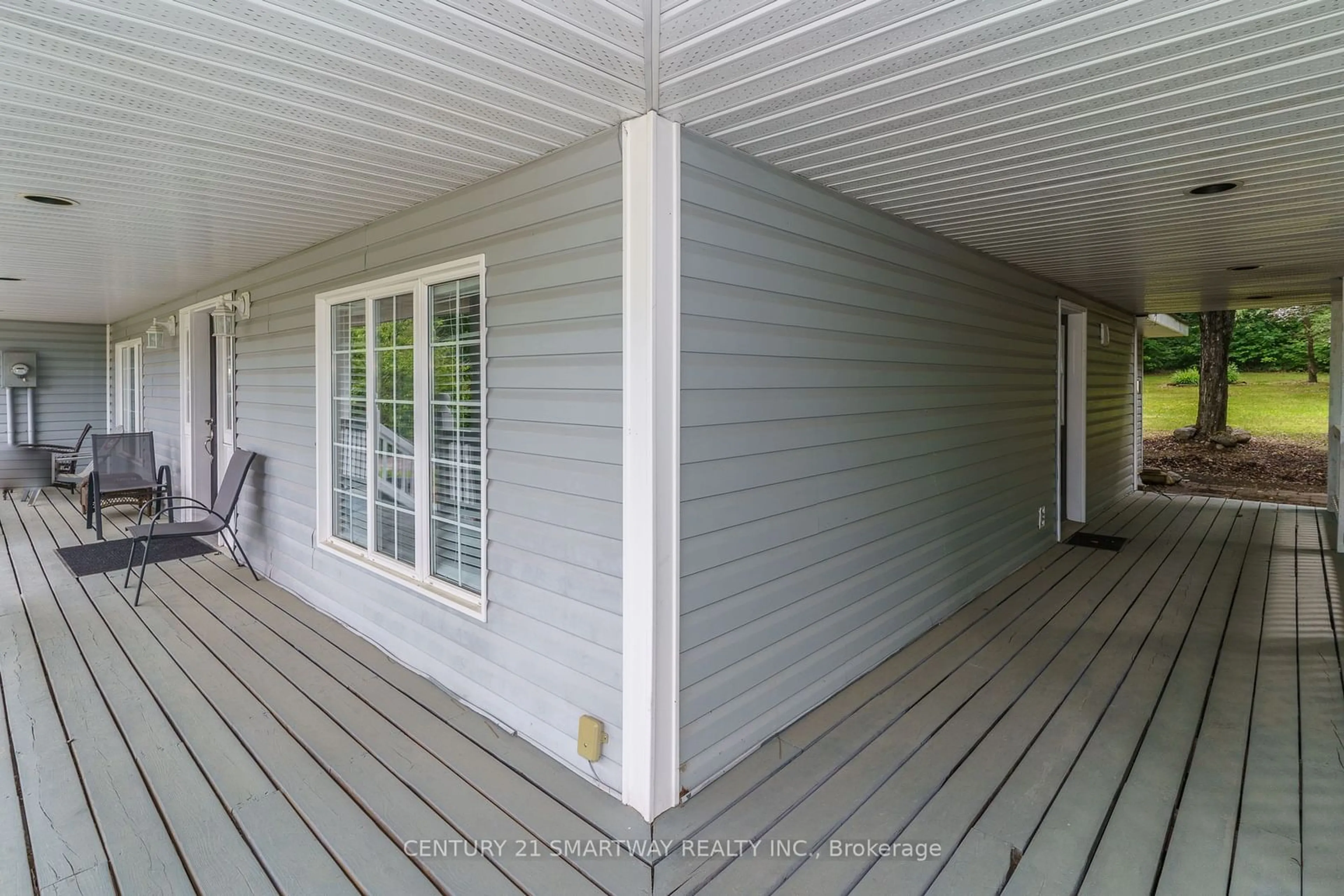 Home with vinyl exterior material for 1070 Tally-Ho Winter Park Rd, Lake of Bays Ontario P1H 2J6