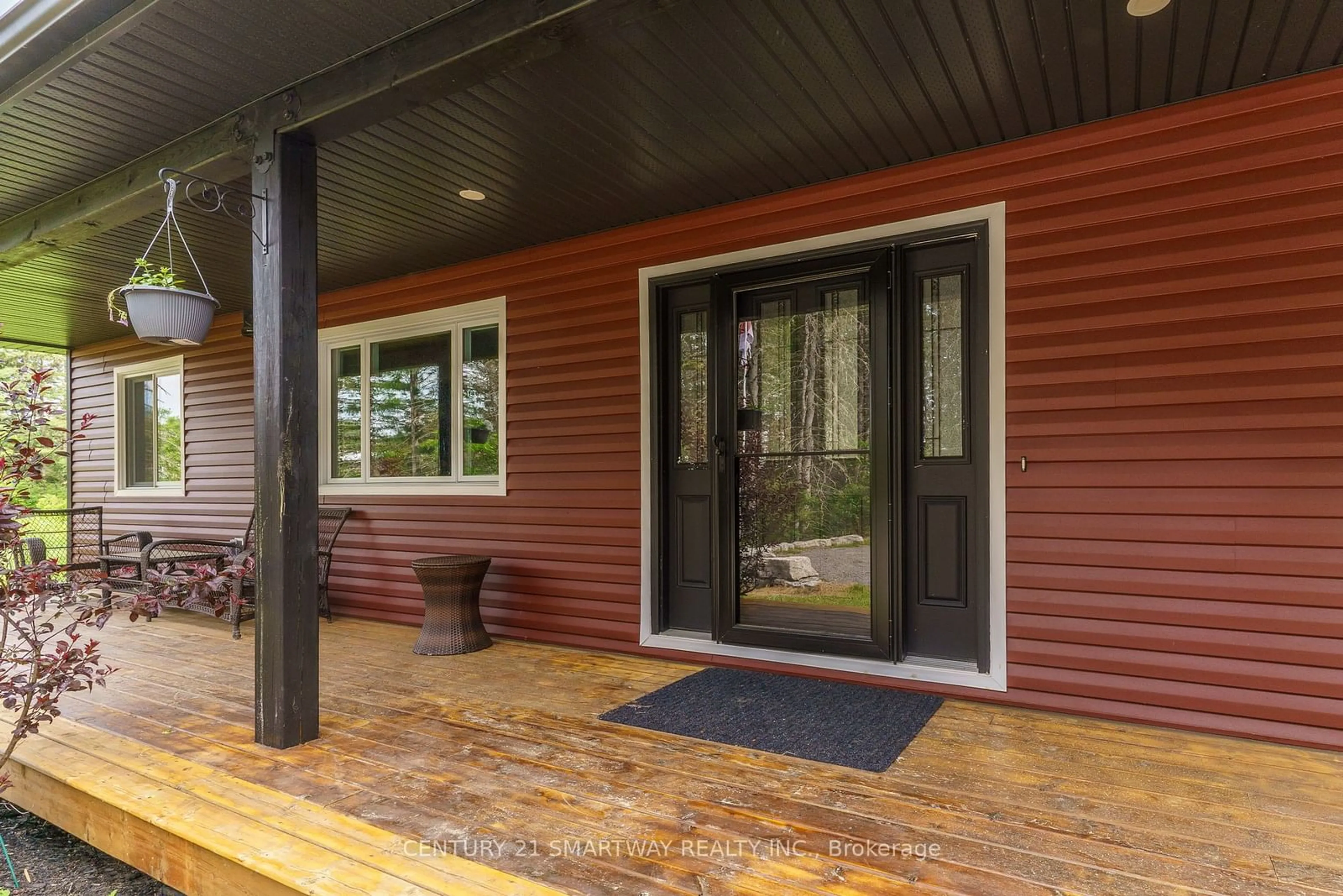 Indoor entryway, wood floors for 96 Main St, Burk's Falls Ontario P0A 1C0