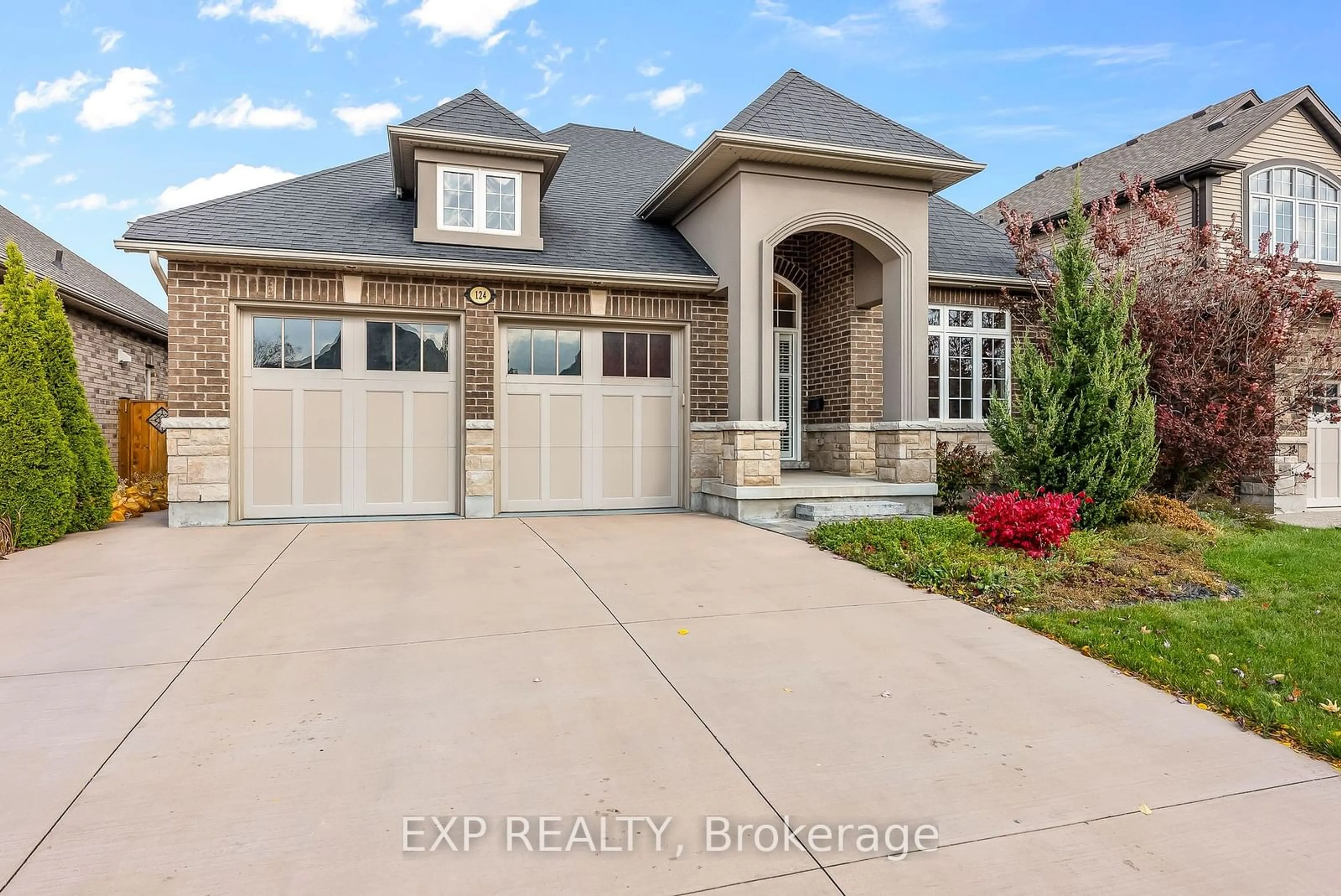 Frontside or backside of a home, the street view for 124 Timberview Cres, Welland Ontario L3C 0B8