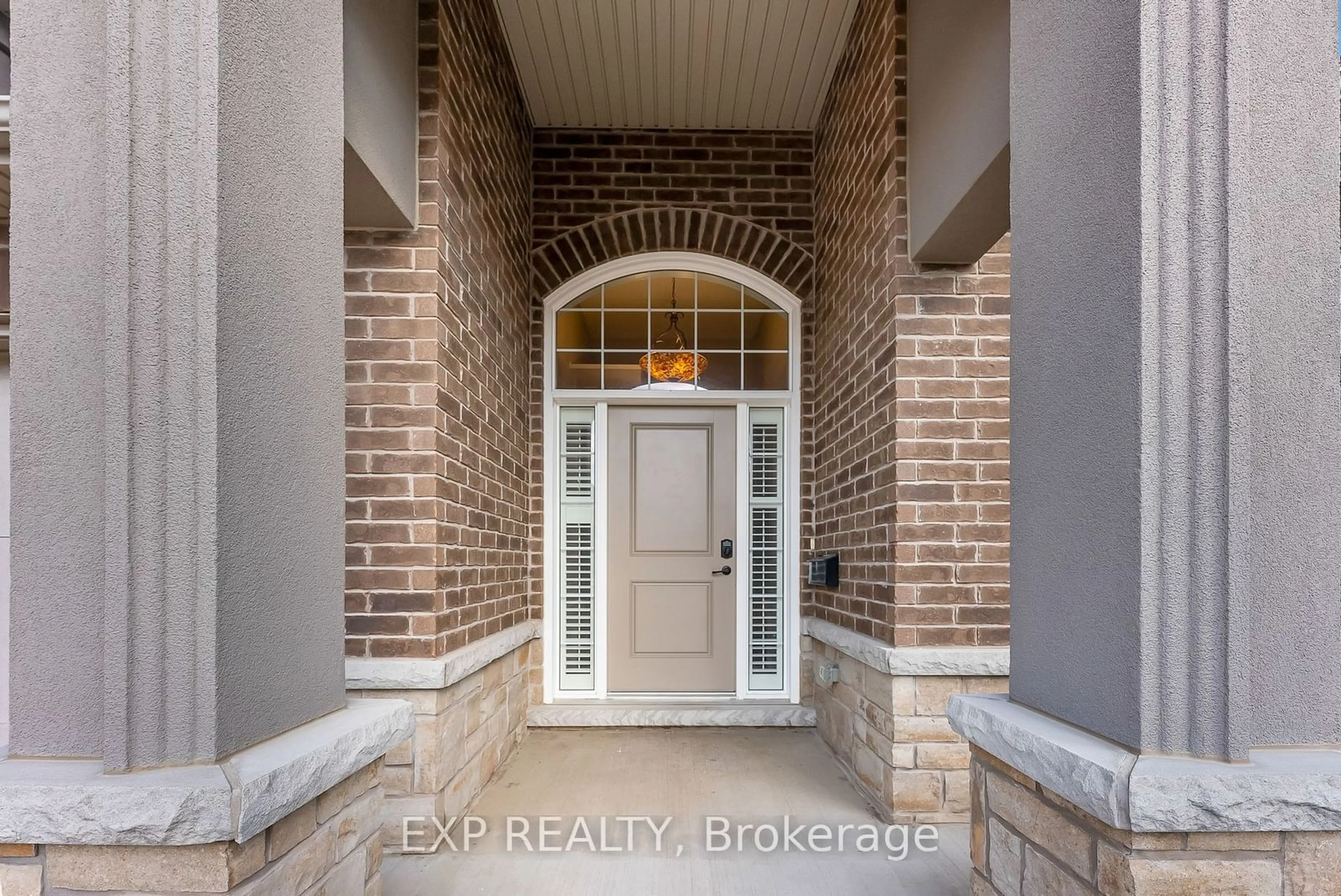 Indoor entryway, wood floors for 124 Timberview Cres, Welland Ontario L3C 0B8