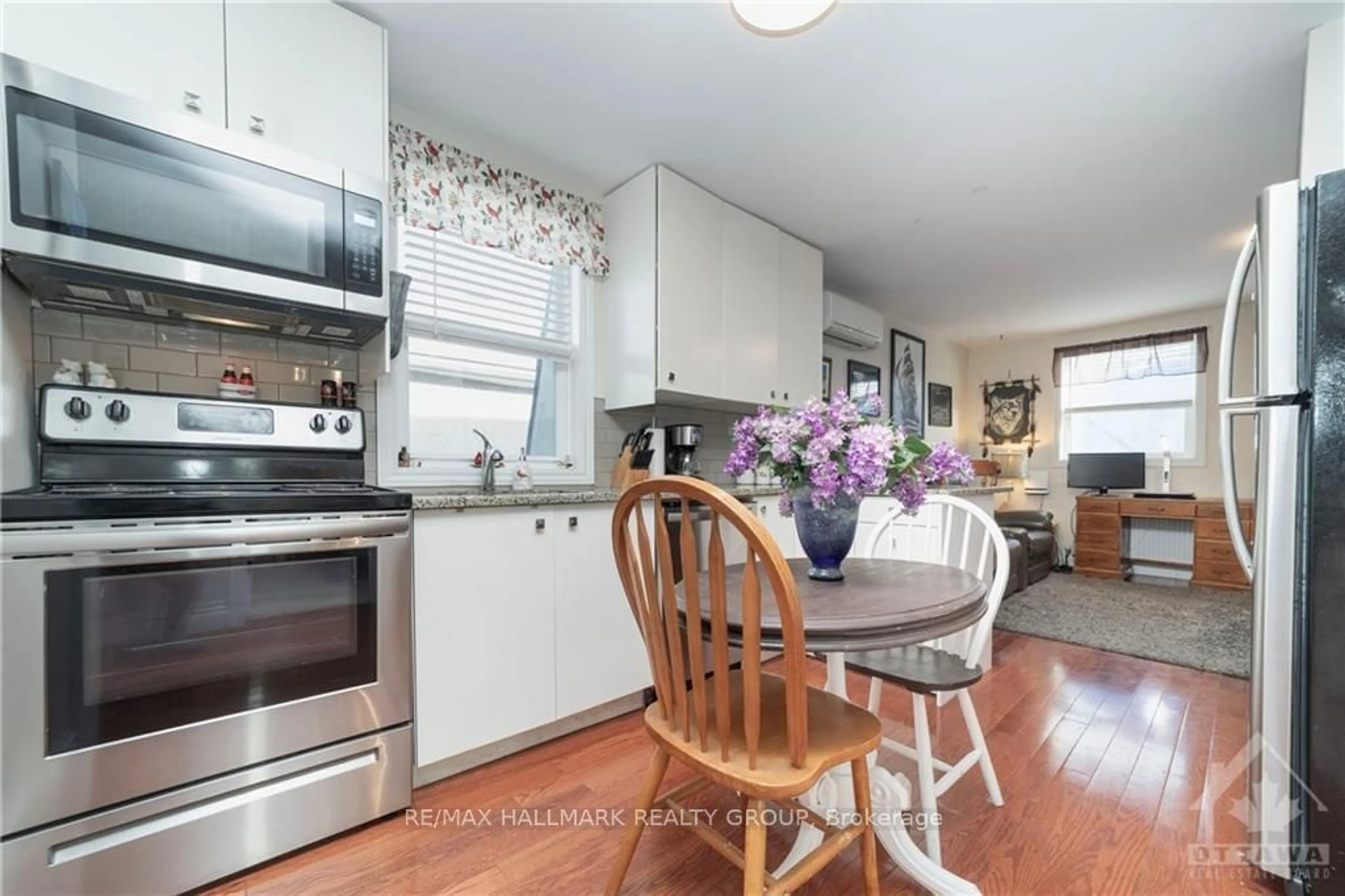 Open concept kitchen for 53 LAVAL St, Vanier and Kingsview Park Ontario K1L 7Z7