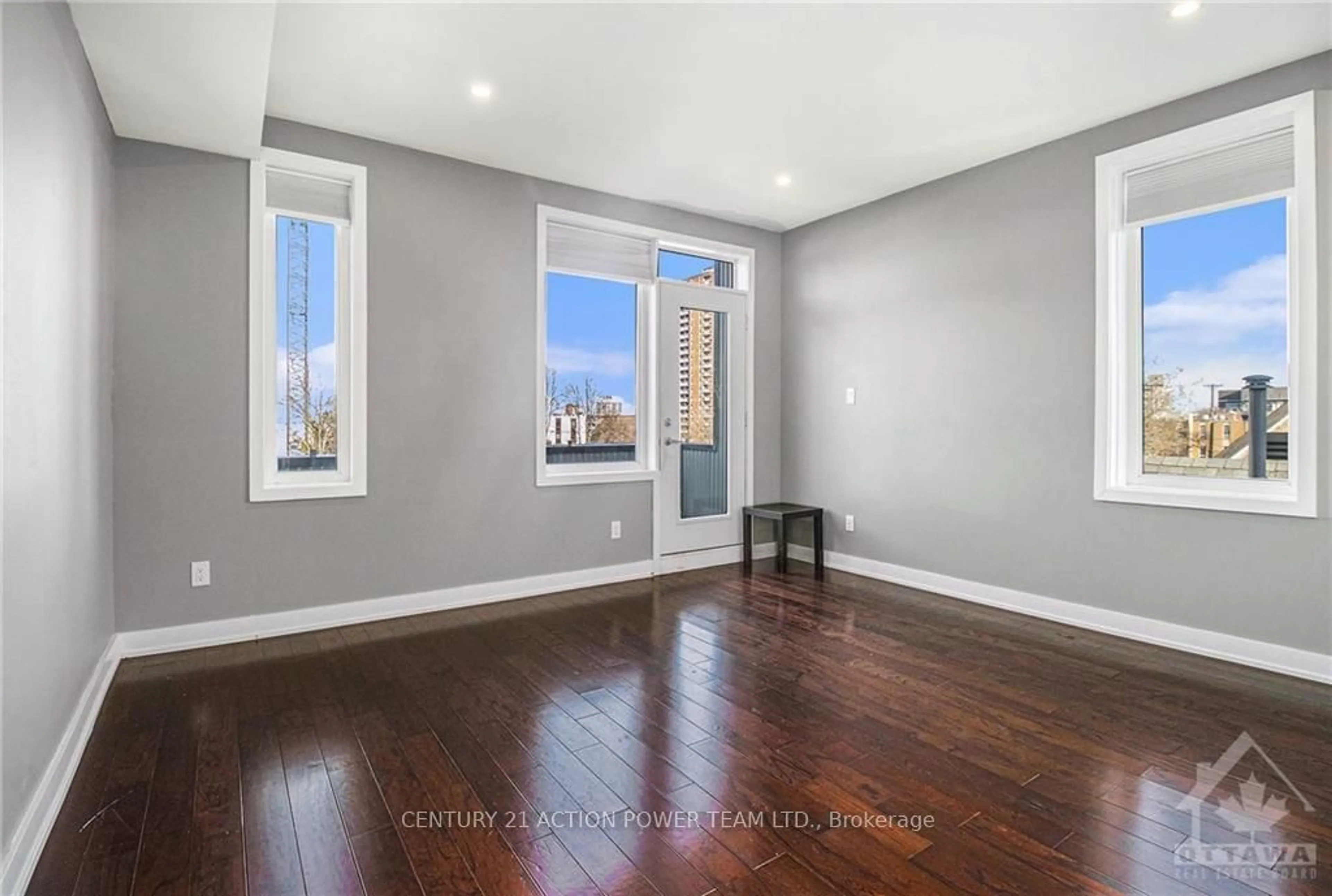 A pic of a room, wood floors for 453 BOOTH St, West Centre Town Ontario K1R 7K9