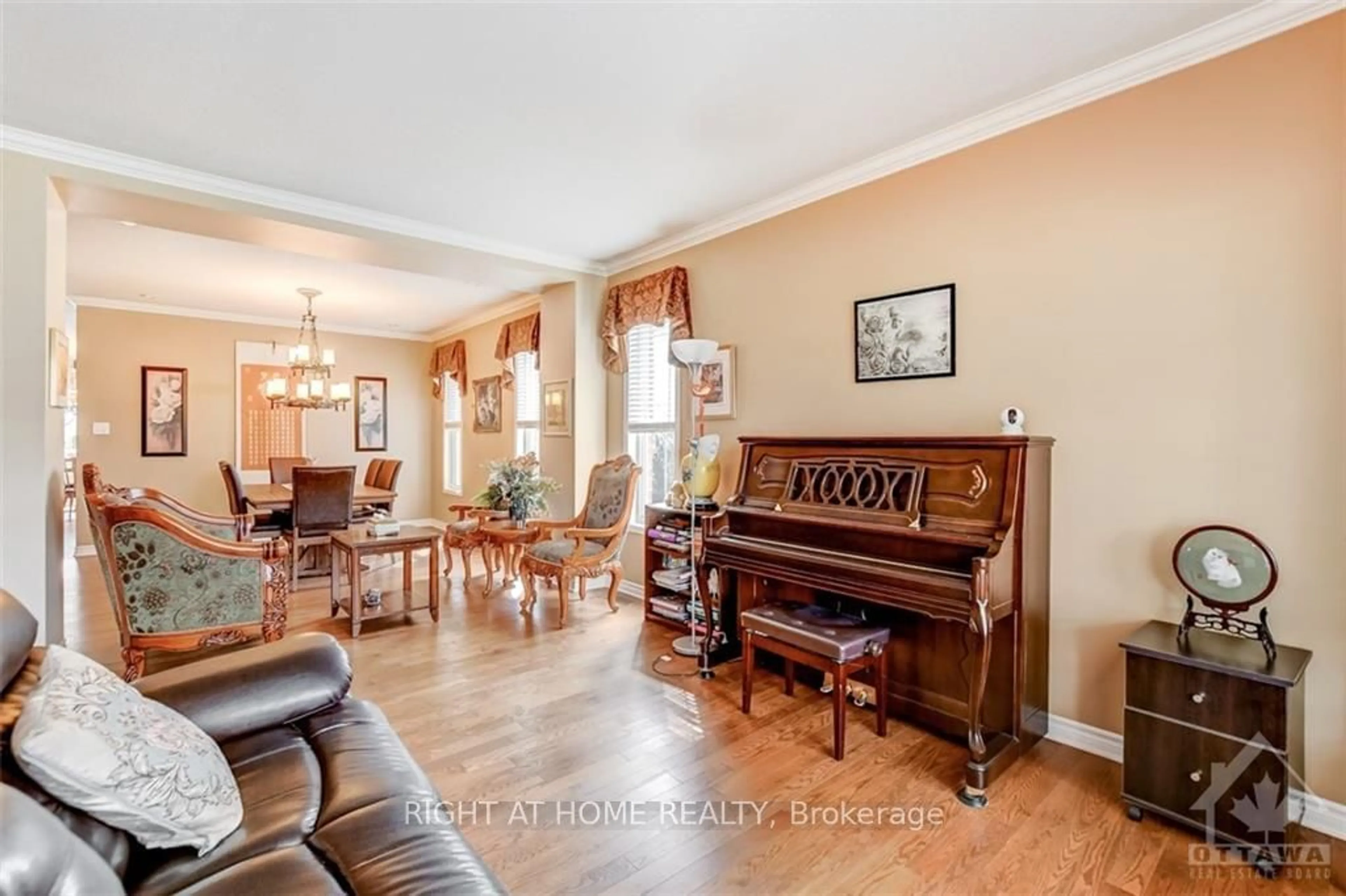 Living room, wood floors for 37 QUARRY RIDGE Dr, Orleans - Convent Glen and Area Ontario K1C 7S1