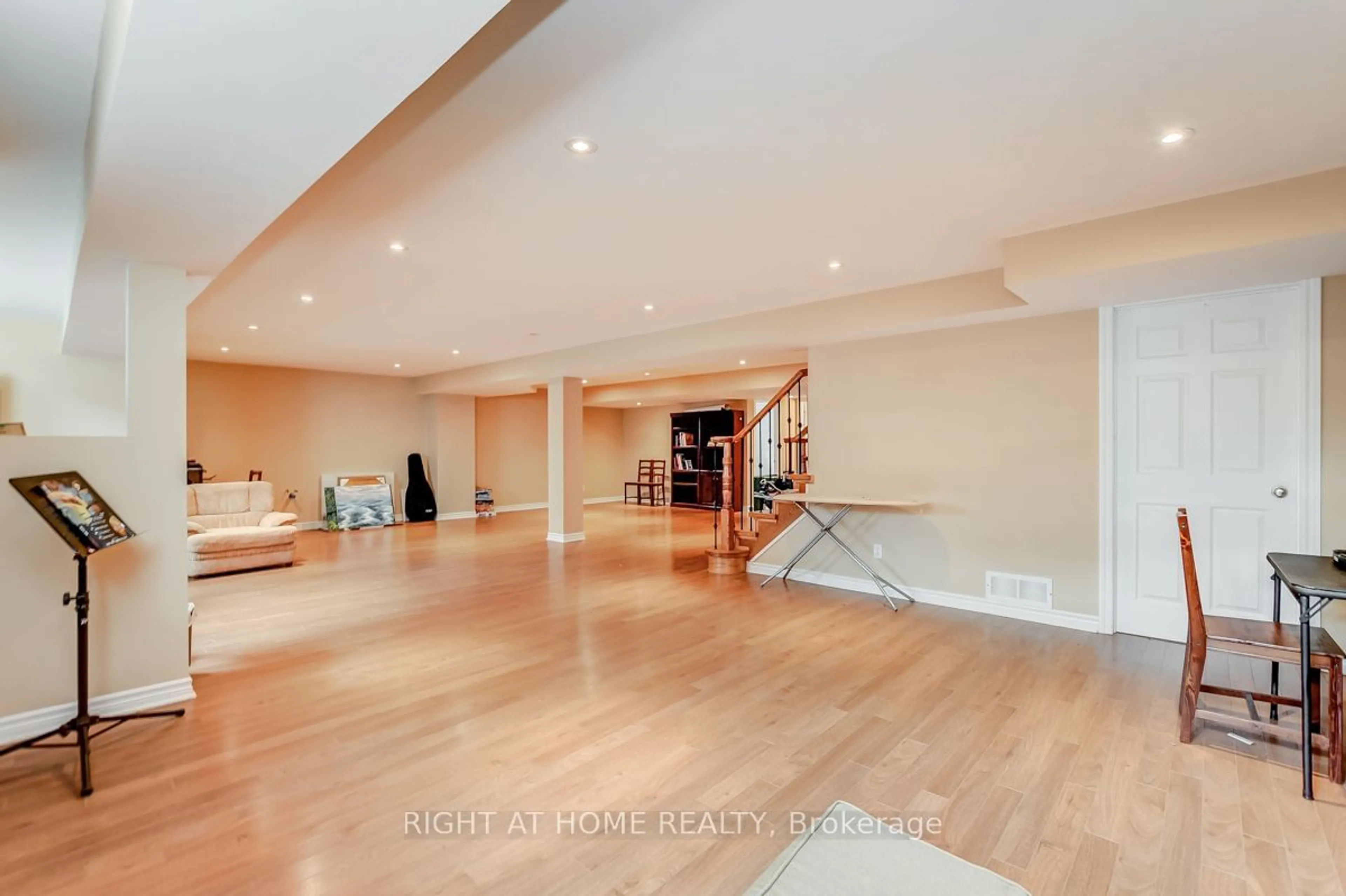 Indoor foyer, wood floors for 37 QUARRY RIDGE Dr, Orleans - Convent Glen and Area Ontario K1C 7S1