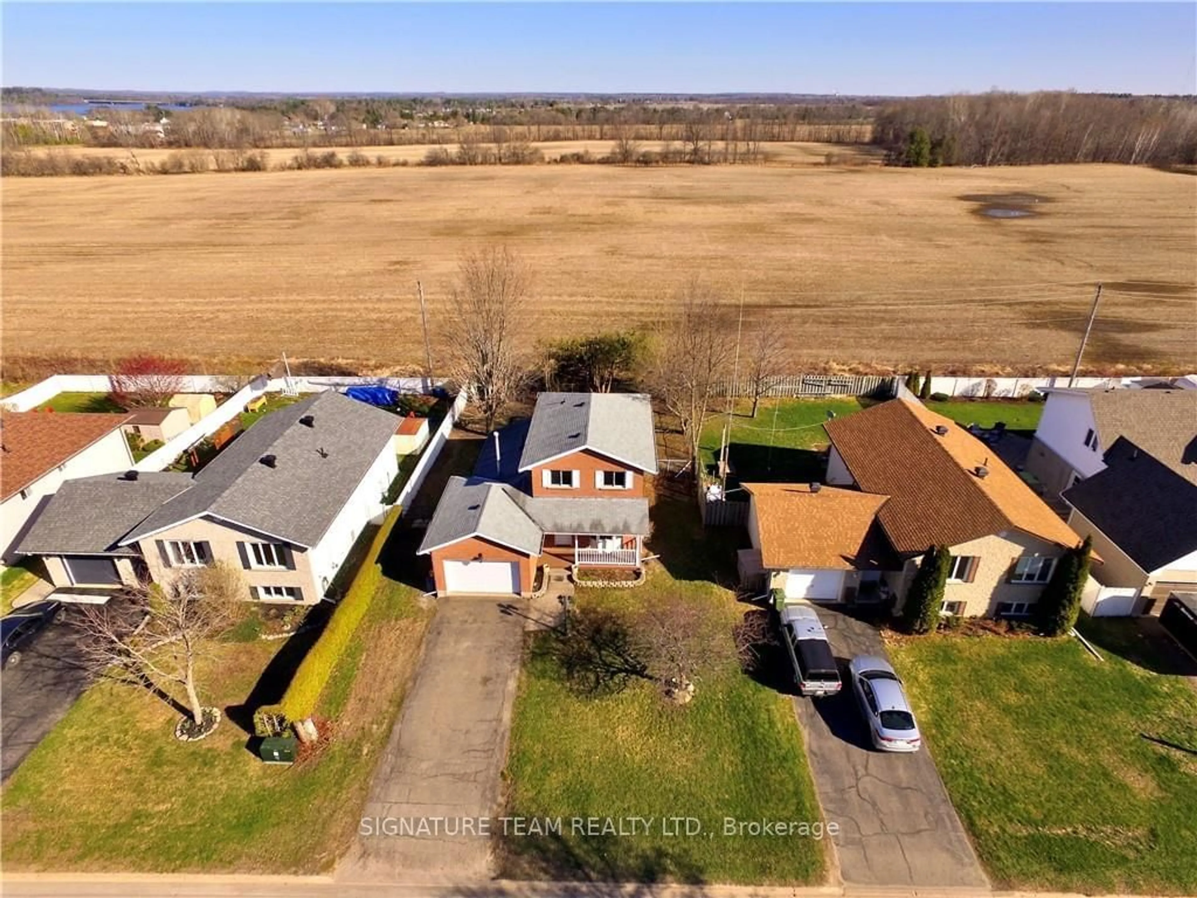 Frontside or backside of a home, the street view for 541 ANGUS CAMPBELL Dr, Pembroke Ontario K8A 8K5