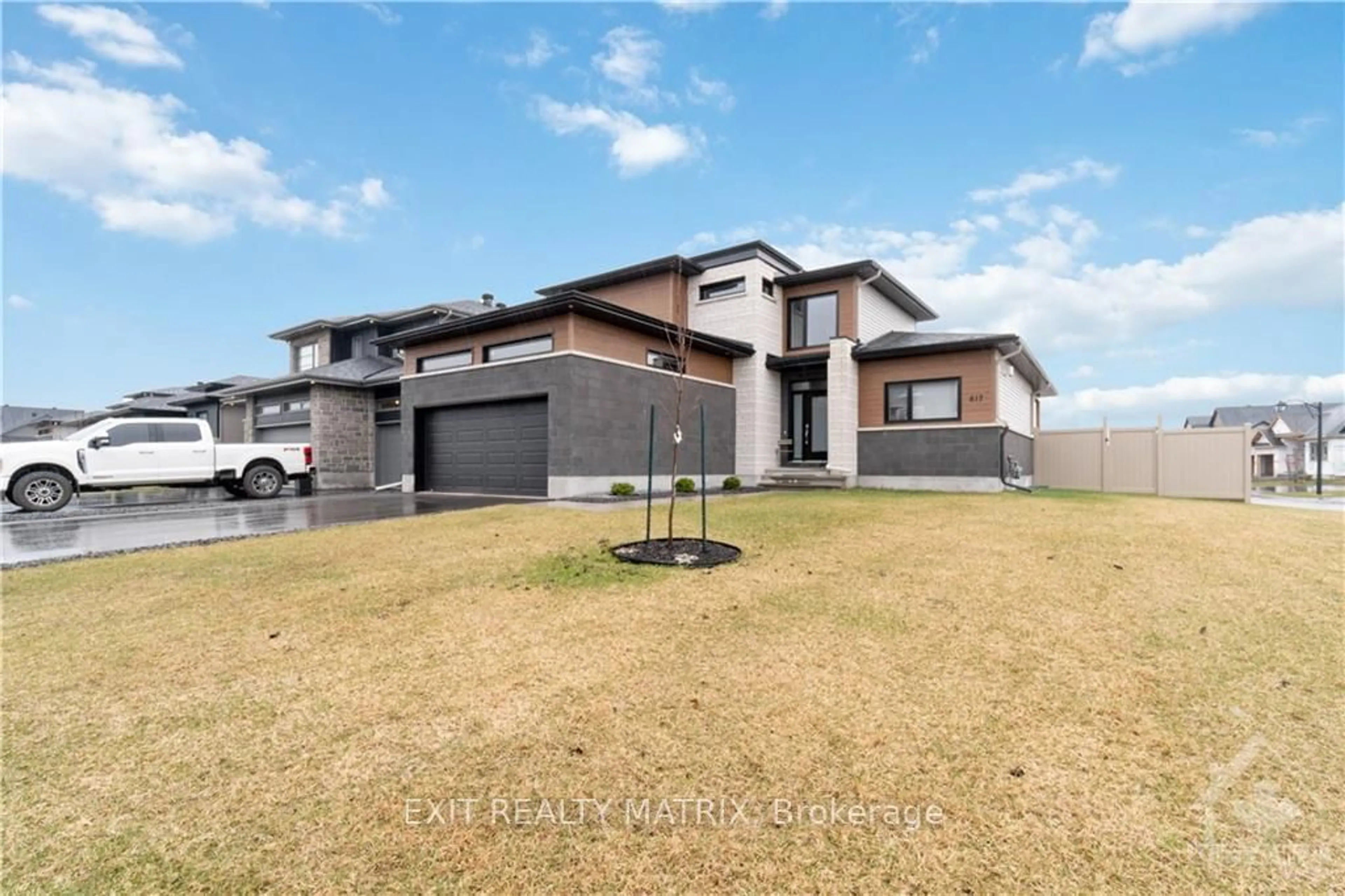 Frontside or backside of a home, the street view for 617 COBALT St, Clarence-Rockland Ontario K4K 0L7