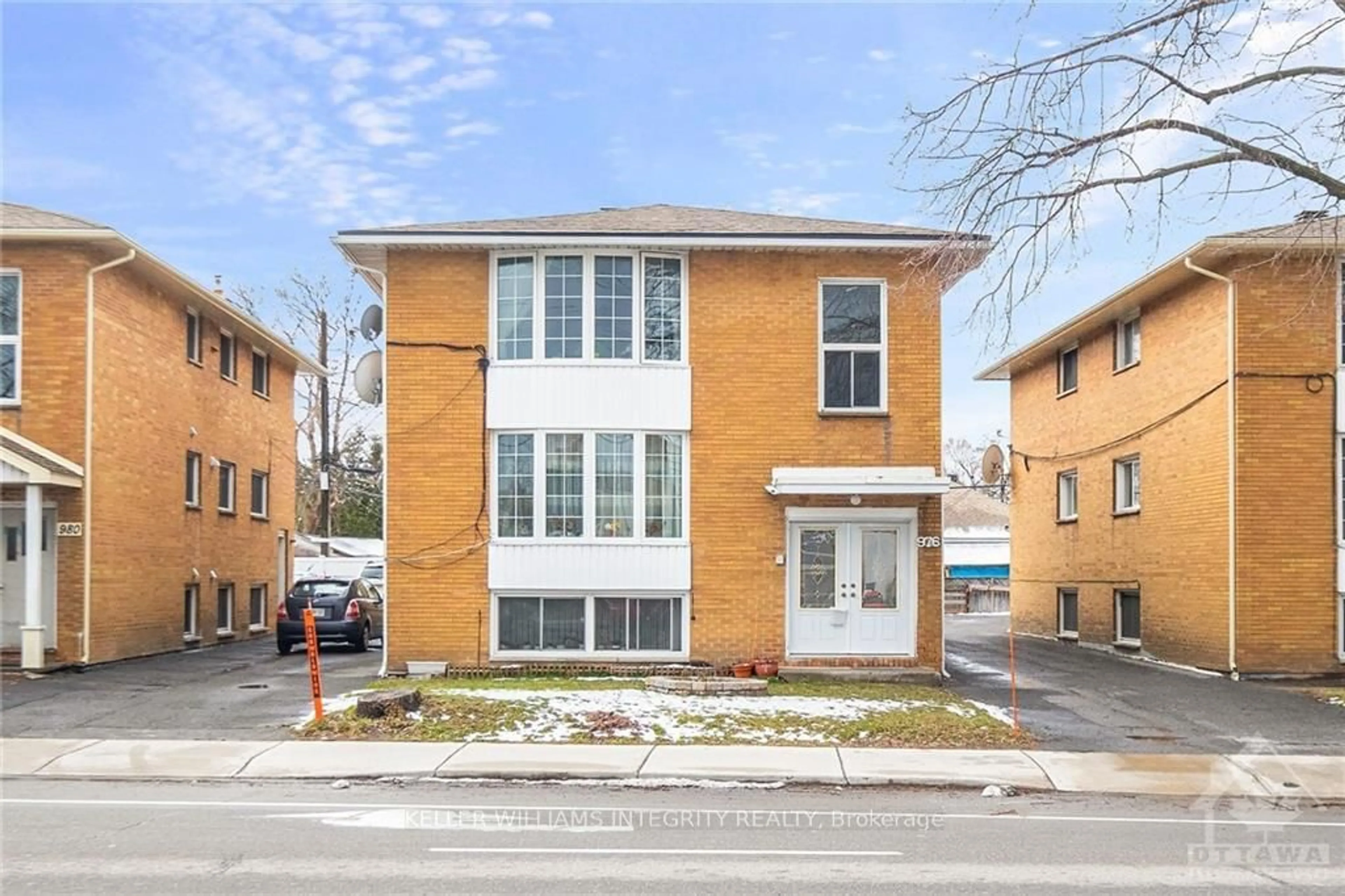 A pic from exterior of the house or condo, the front or back of building for 976 ST LAURENT Blvd, Overbook - Castleheights and Area Ontario K1K 3B3