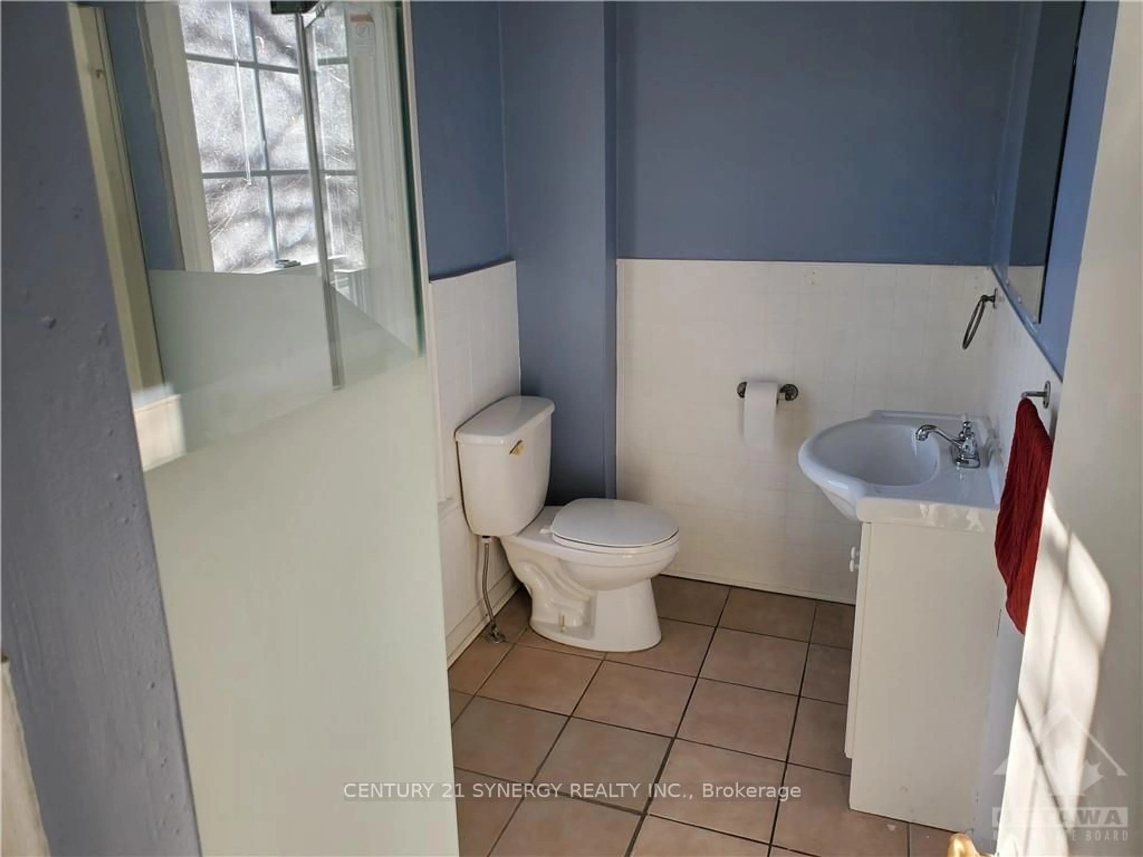 Standard bathroom, not visible floor for 44 OGDEN Ave, Smiths Falls Ontario K7A 2L8