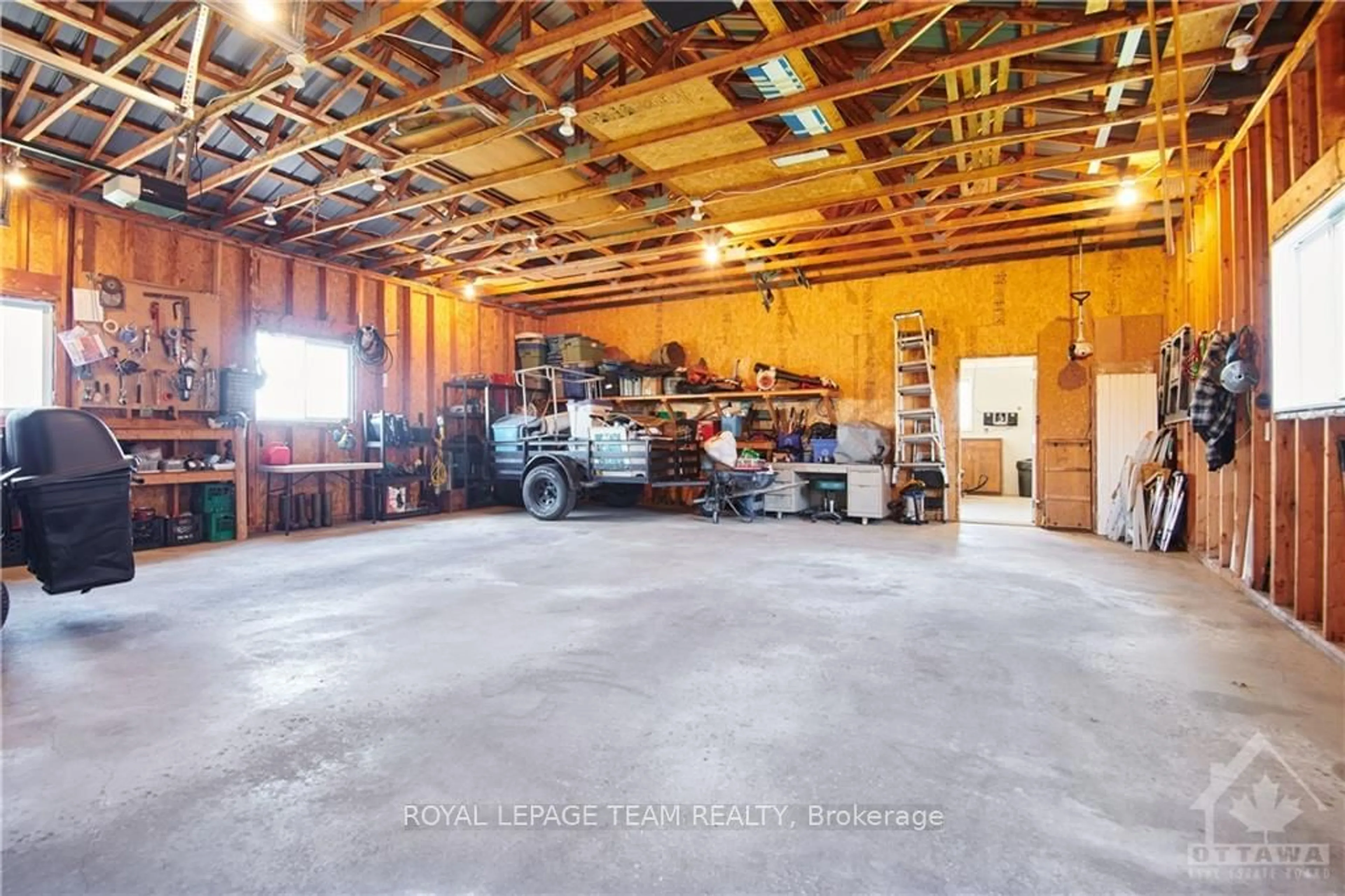 Indoor garage for 5865 MARINE STATION Rd, South Dundas Ontario K0E 1K0