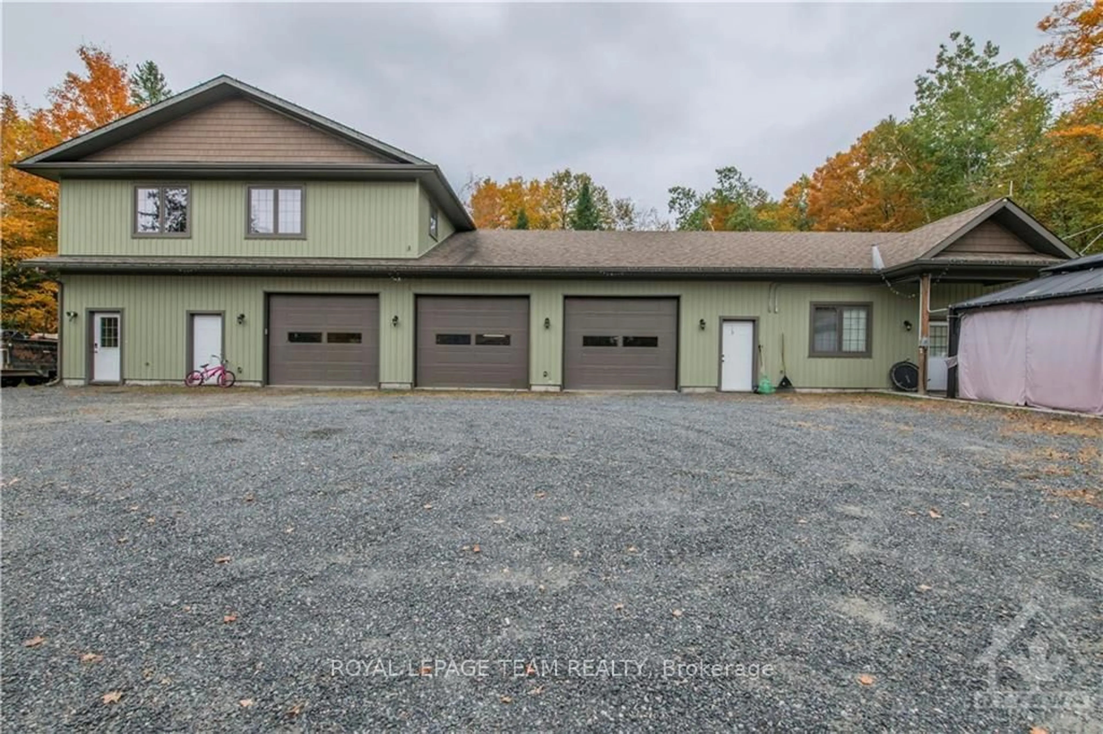 Indoor garage, cement floor for 144 10 CONCESSION DARLING Rd, Lanark Highlands Ontario K0A 1P0