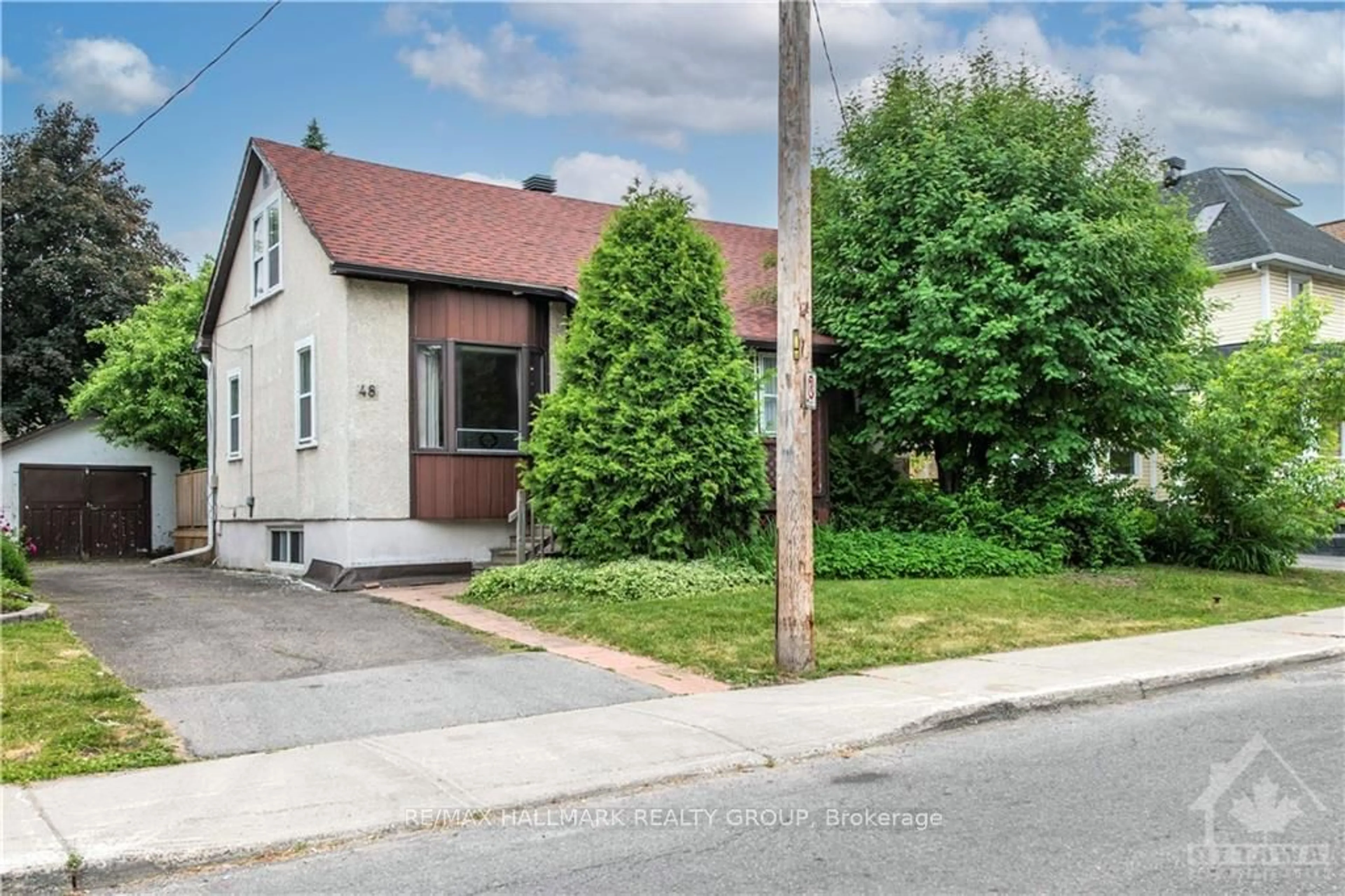 A pic from exterior of the house or condo, the street view for 48 QUEEN MARY St, Overbook - Castleheights and Area Ontario K1K 1X9