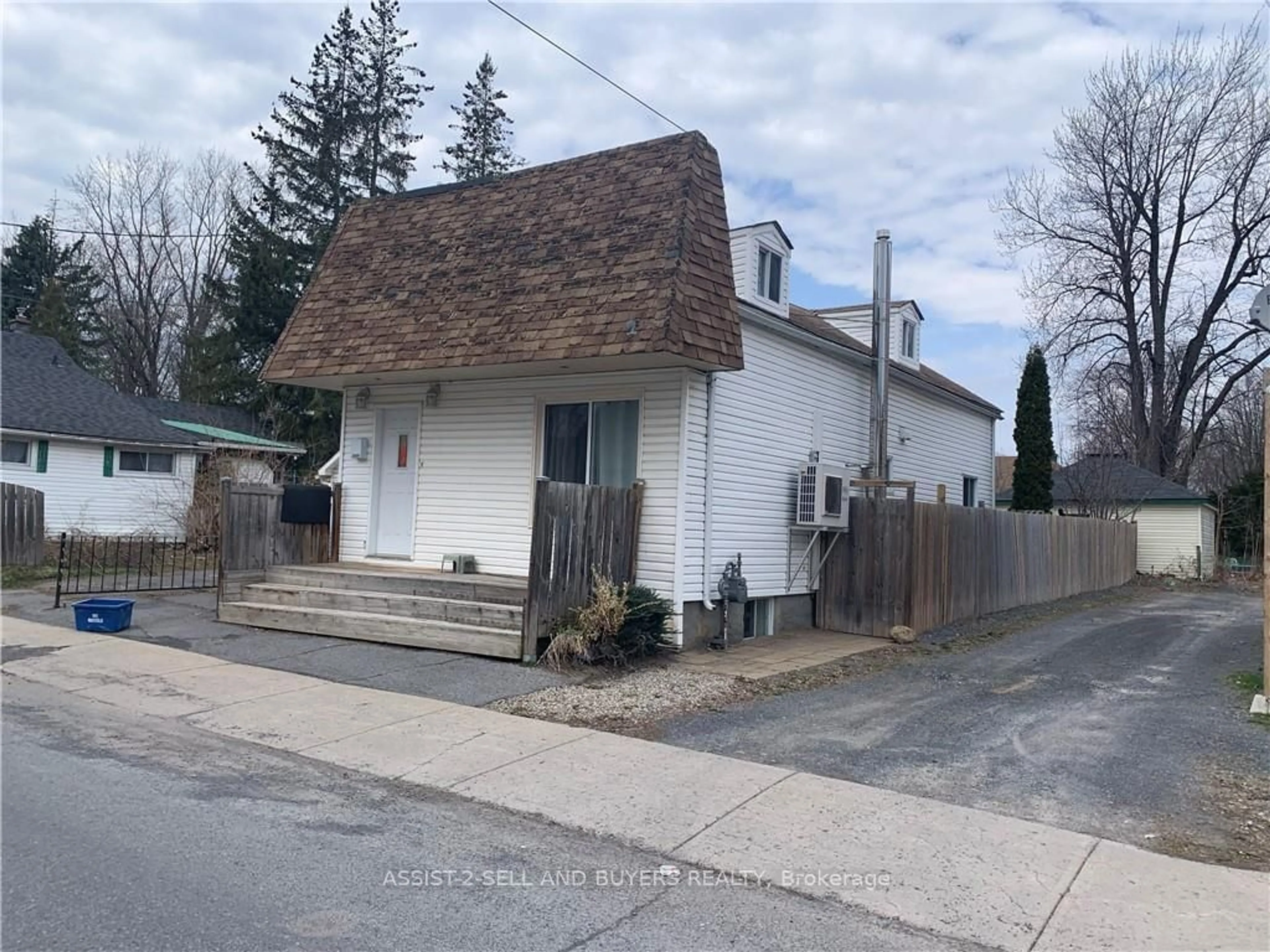 Frontside or backside of a home, cottage for 209 THIRD St, Cornwall Ontario K6H 2E1