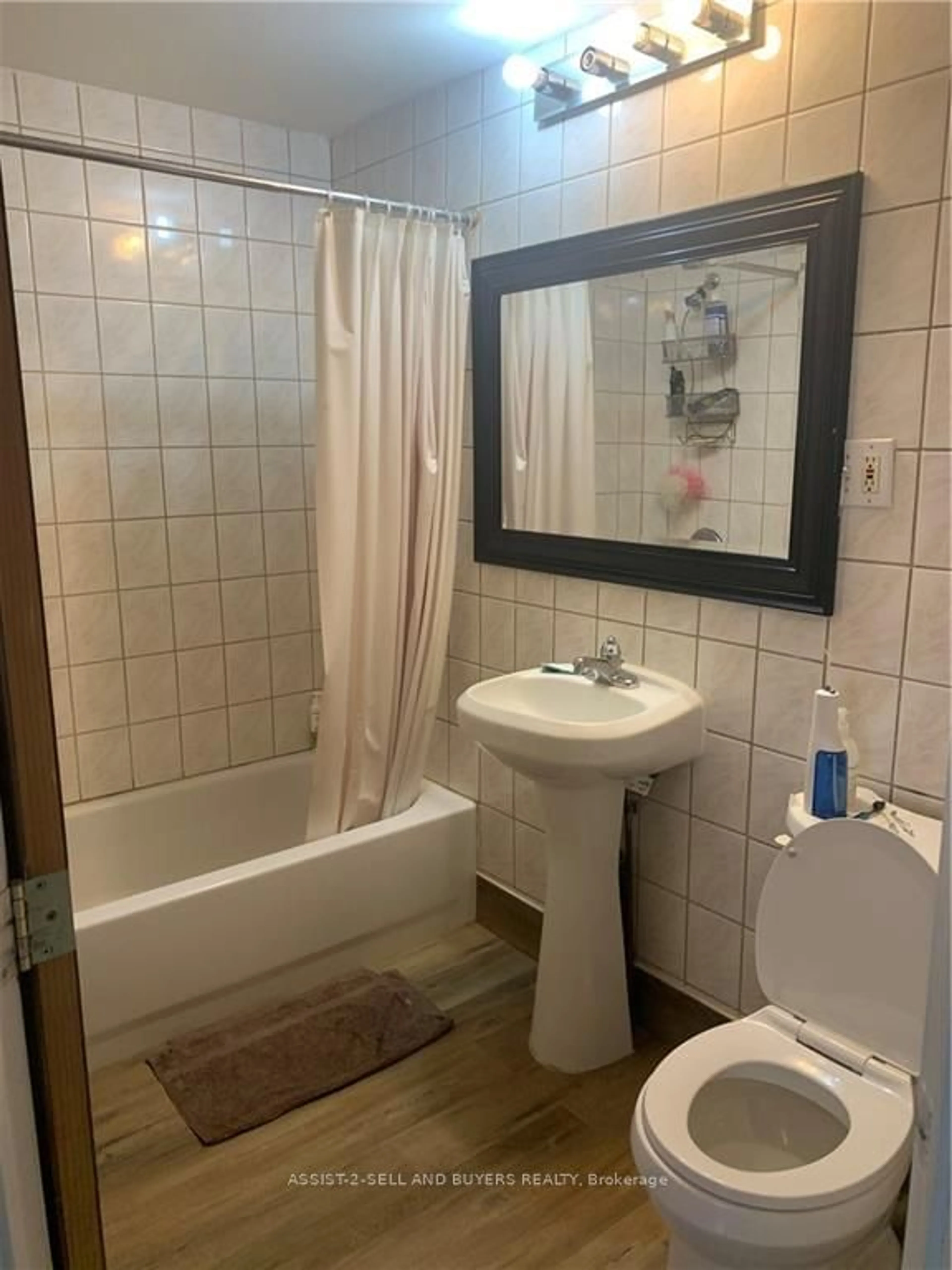 Standard bathroom, unknown floor for 209 THIRD St, Cornwall Ontario K6H 2E1