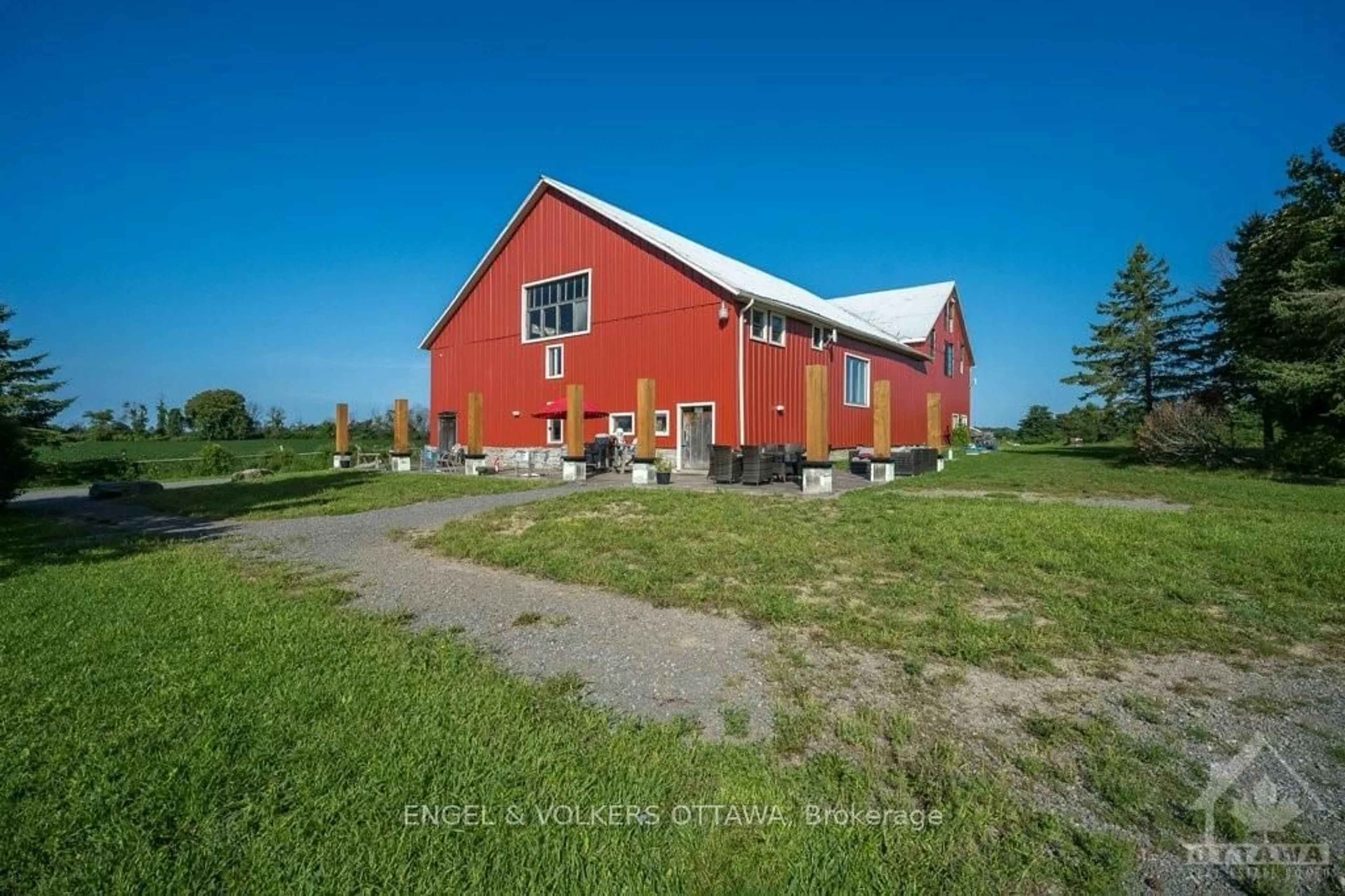 Frontside or backside of a home, the front or back of building for 9261 33, Greater Napanee Ontario K0H 1G0