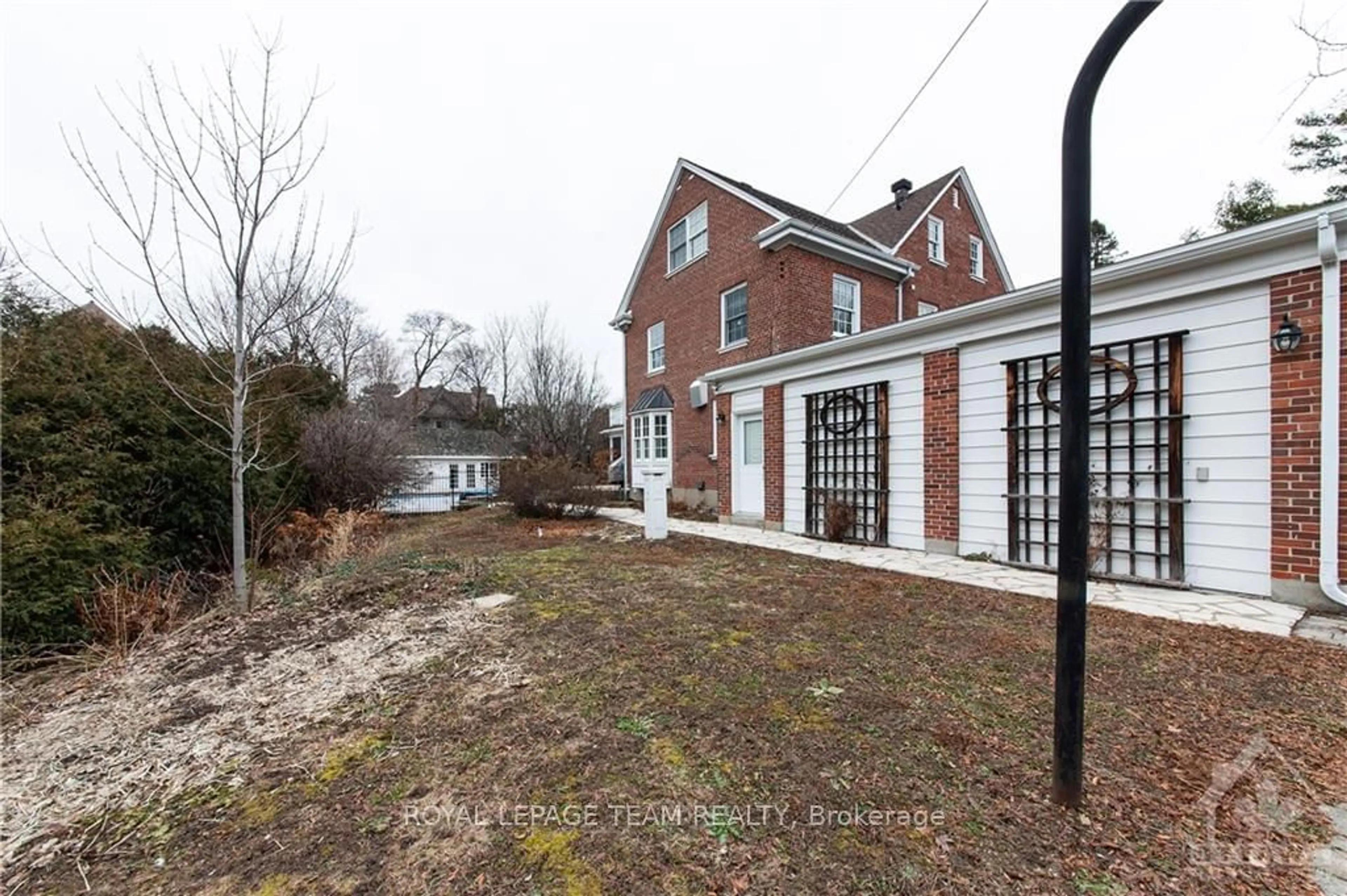 A pic from exterior of the house or condo, the fenced backyard for 250 THOROLD Rd, Rockcliffe Park Ontario K1M 0J9