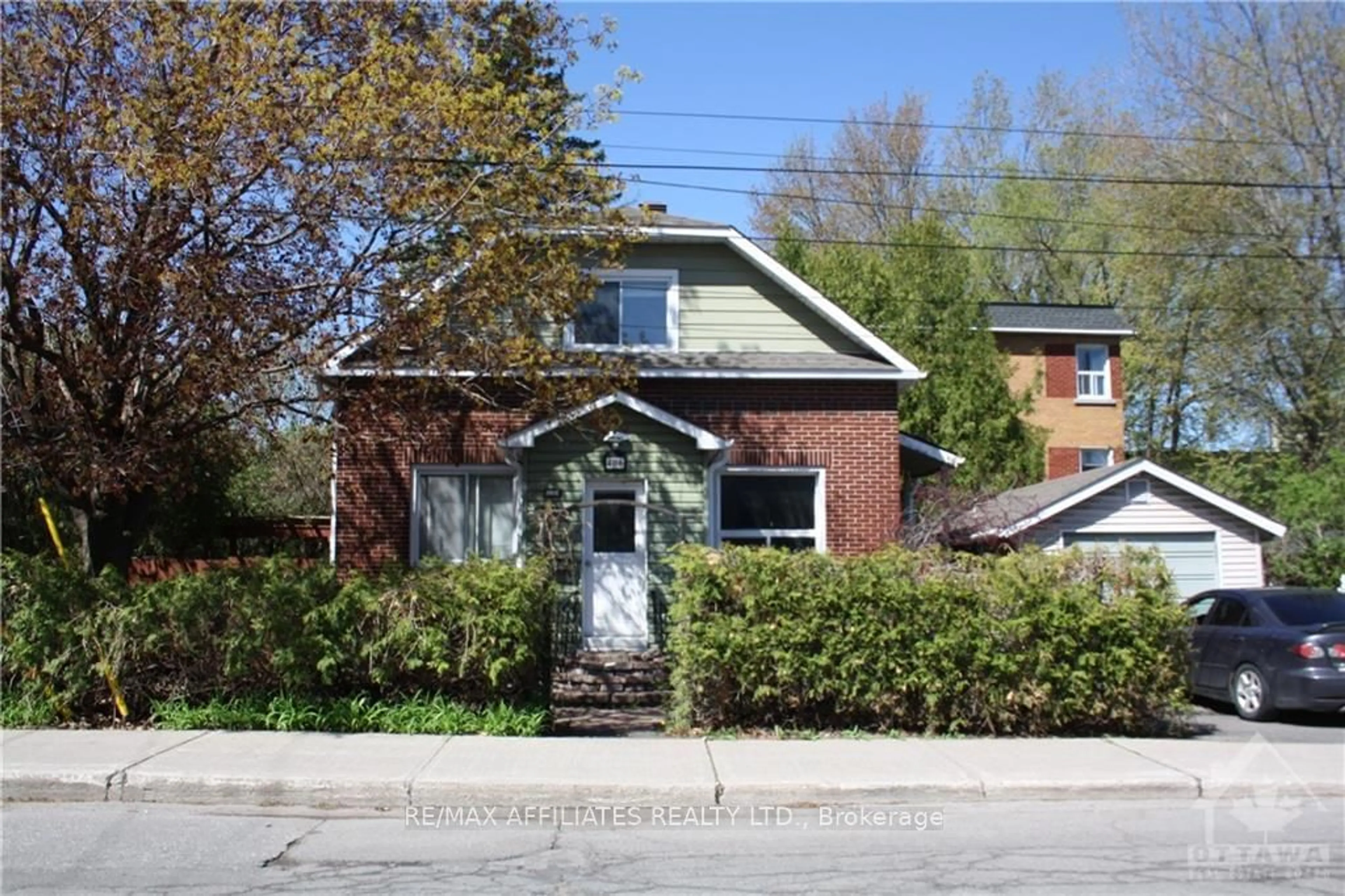 Frontside or backside of a home, cottage for 406 MARGUERITE Ave, Vanier and Kingsview Park Ontario K1L 7W6