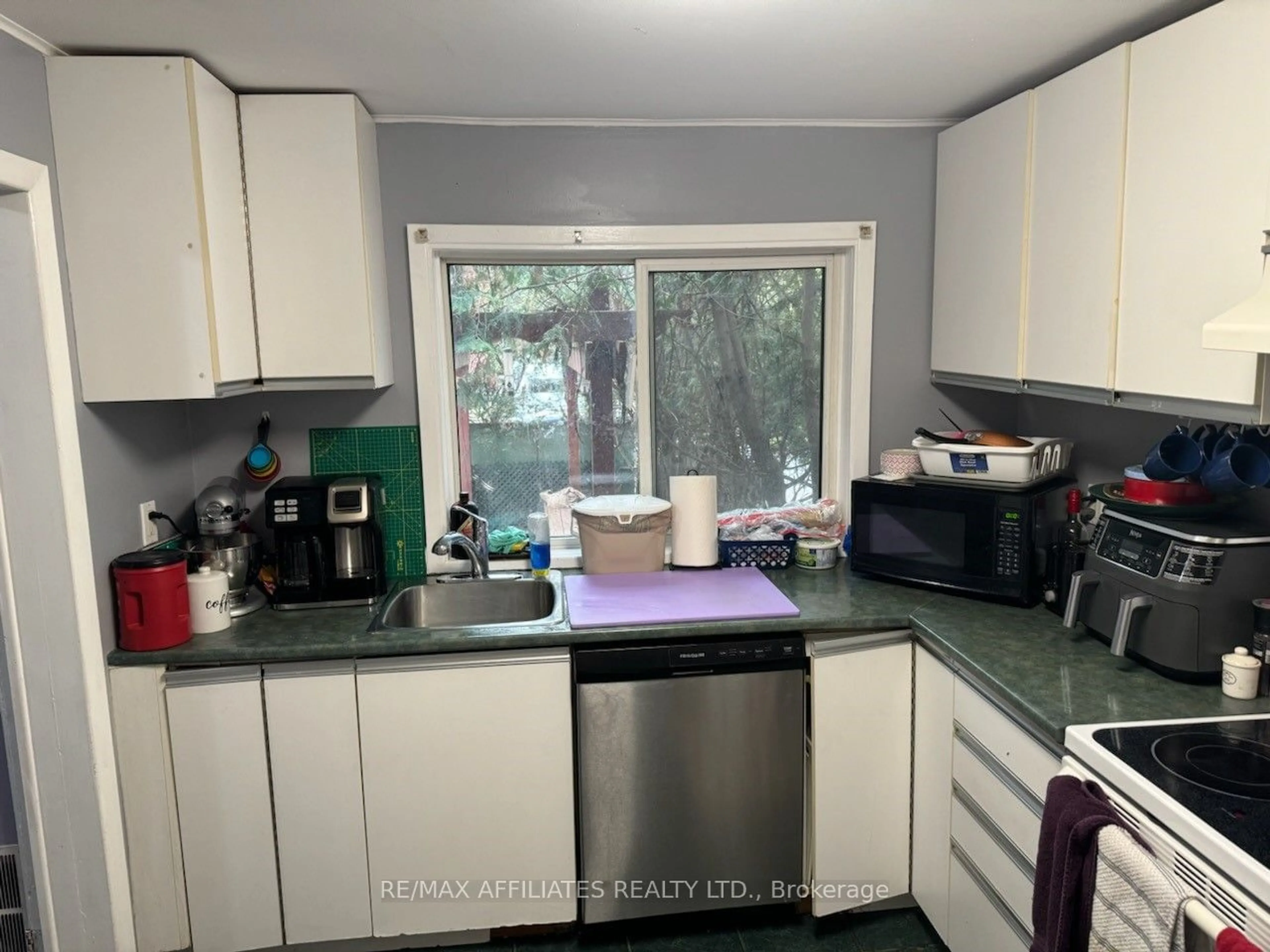 Standard kitchen, unknown for 406 MARGUERITE Ave, Vanier and Kingsview Park Ontario K1L 7W6