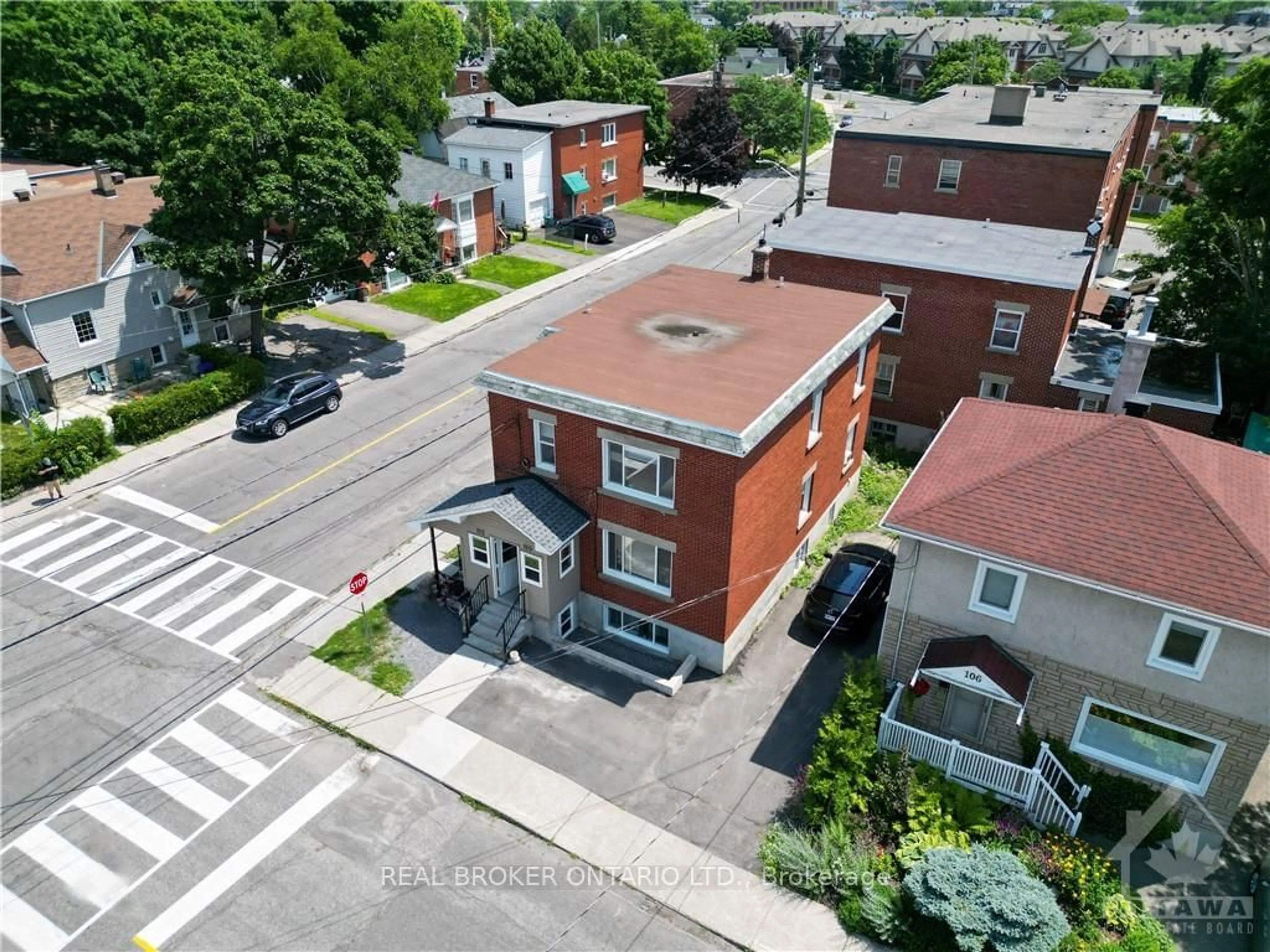 A pic from exterior of the house or condo, the street view for 110 GENEST St, Vanier and Kingsview Park Ontario K1C 7Z2