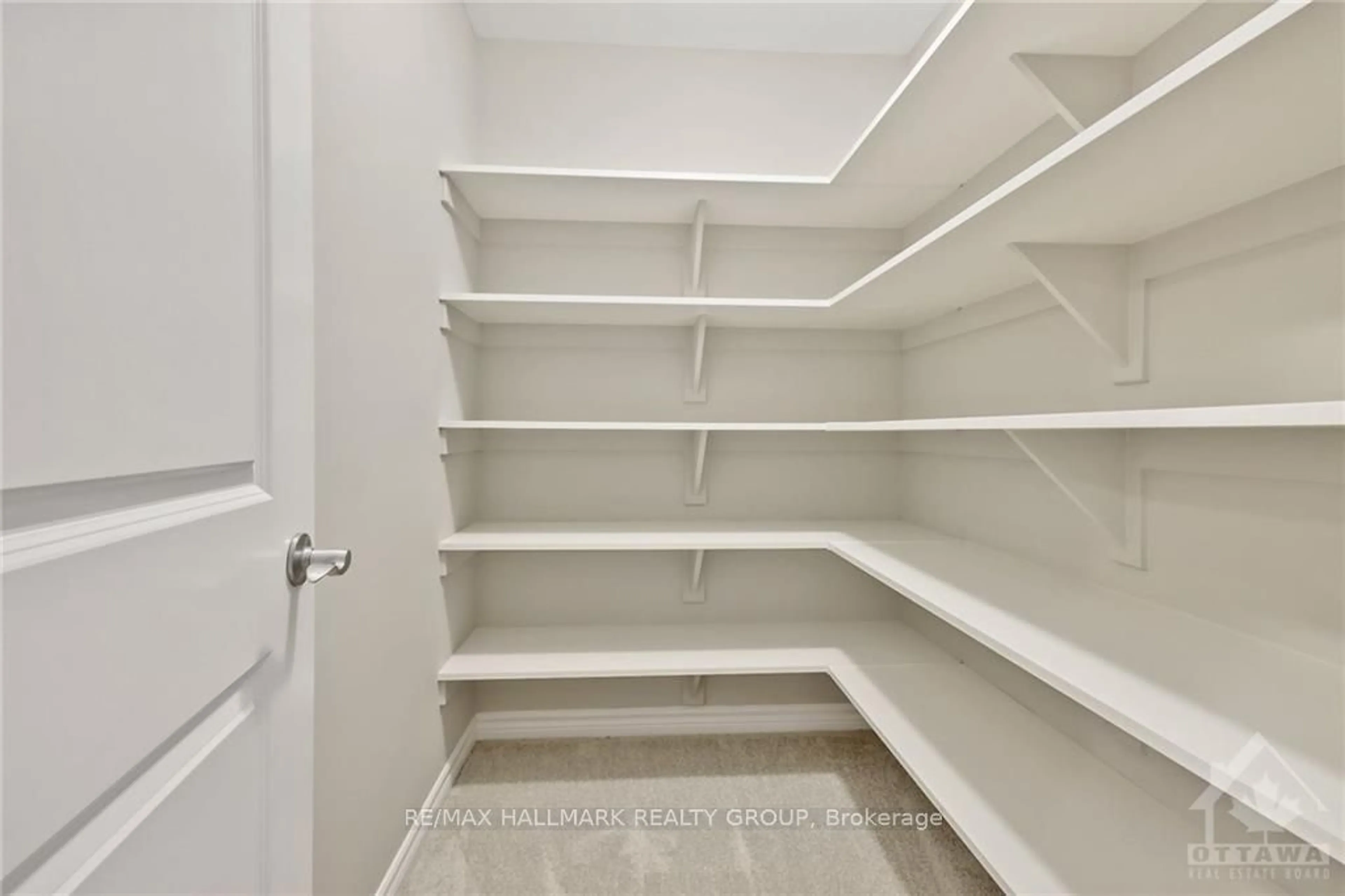 Storage room or clothes room or walk-in closet for 511 PAAKANAAK St, Ottawa Ontario K1X 0G9