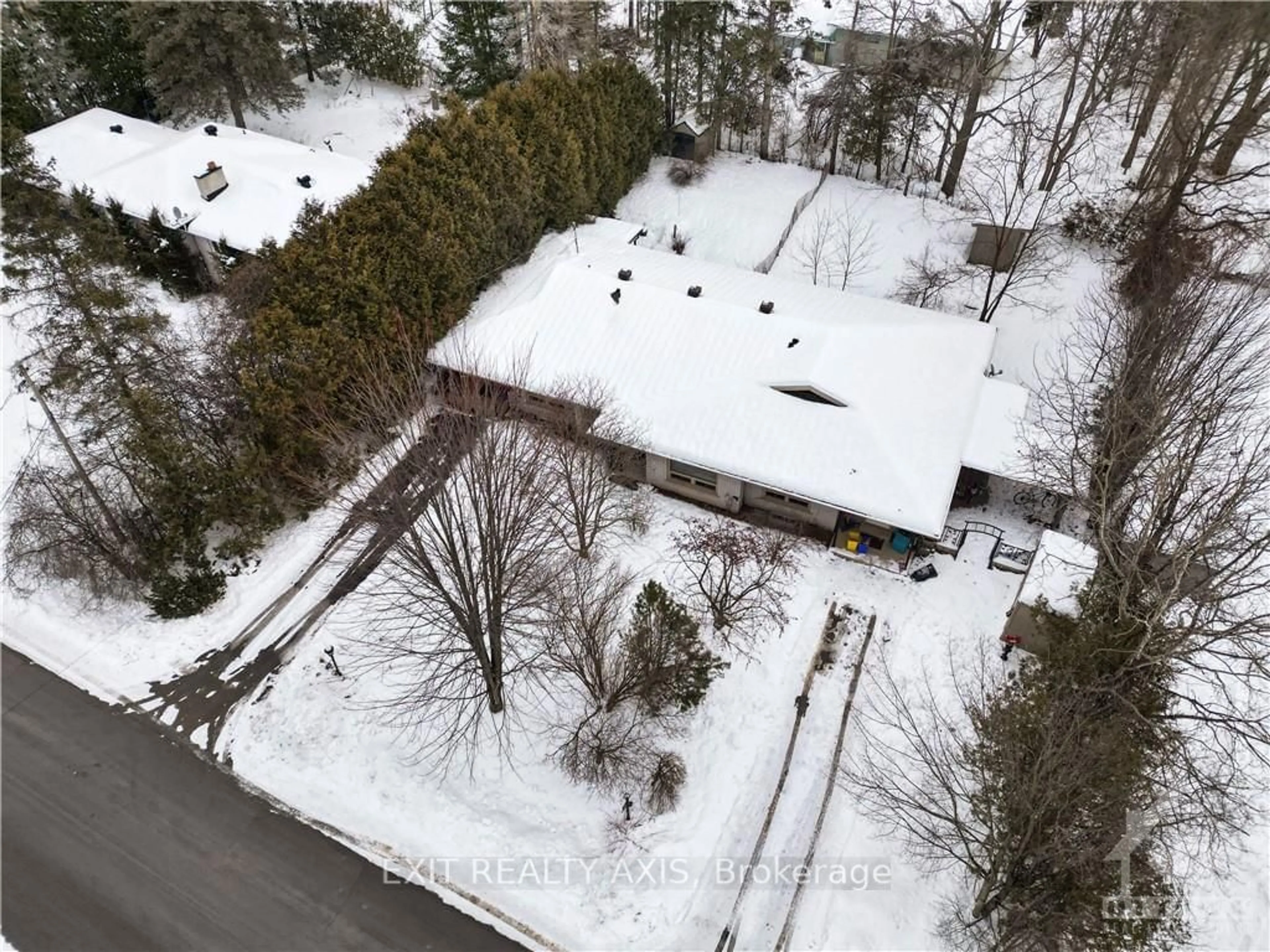 Frontside or backside of a home, the street view for 13 BAYVIEW Cres, Montague Ontario K7A 5B8