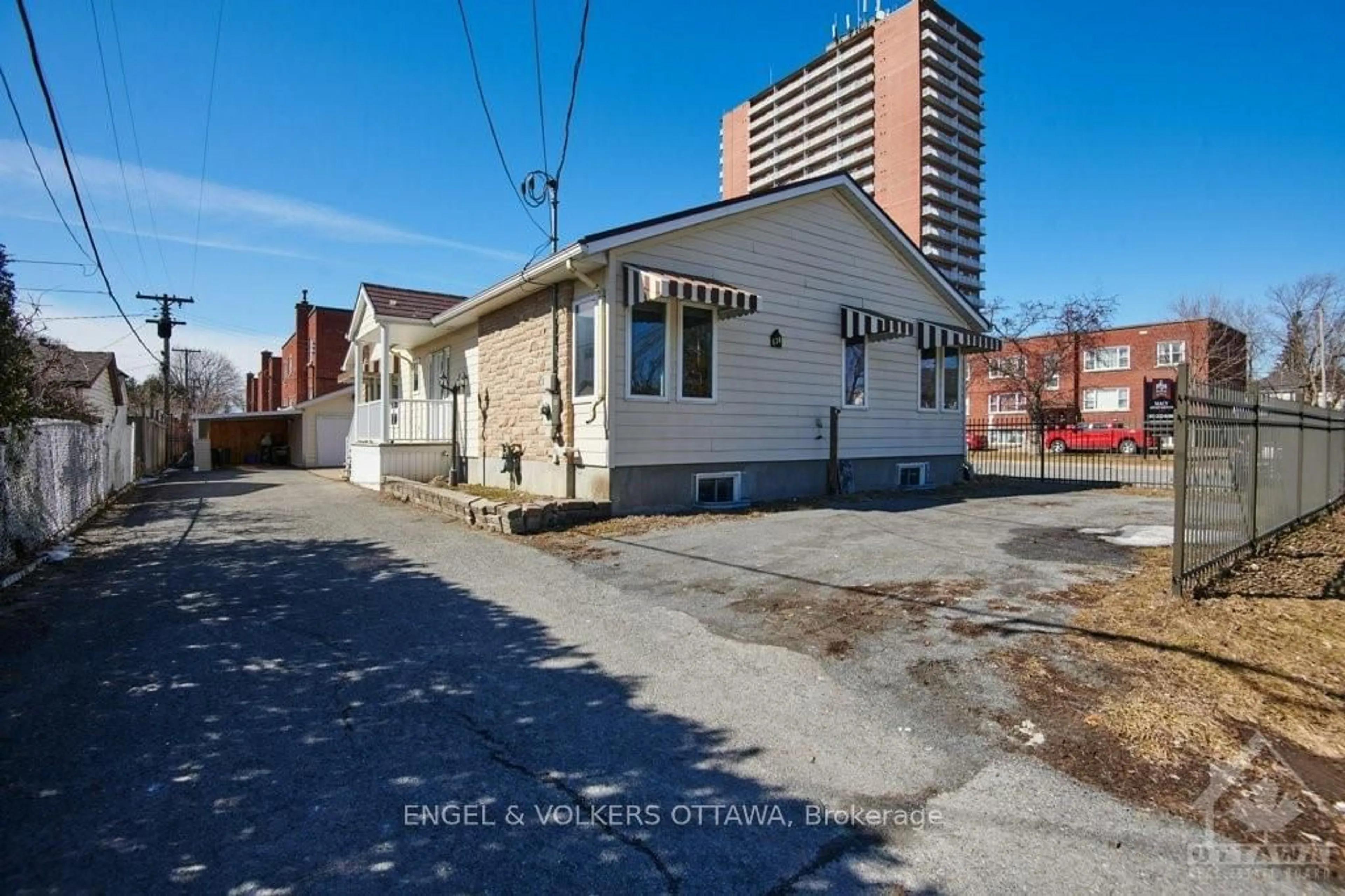 A pic from exterior of the house or condo, the street view for 634 KIRKWOOD Ave, Westboro - Hampton Park Ontario K1Z 5X7