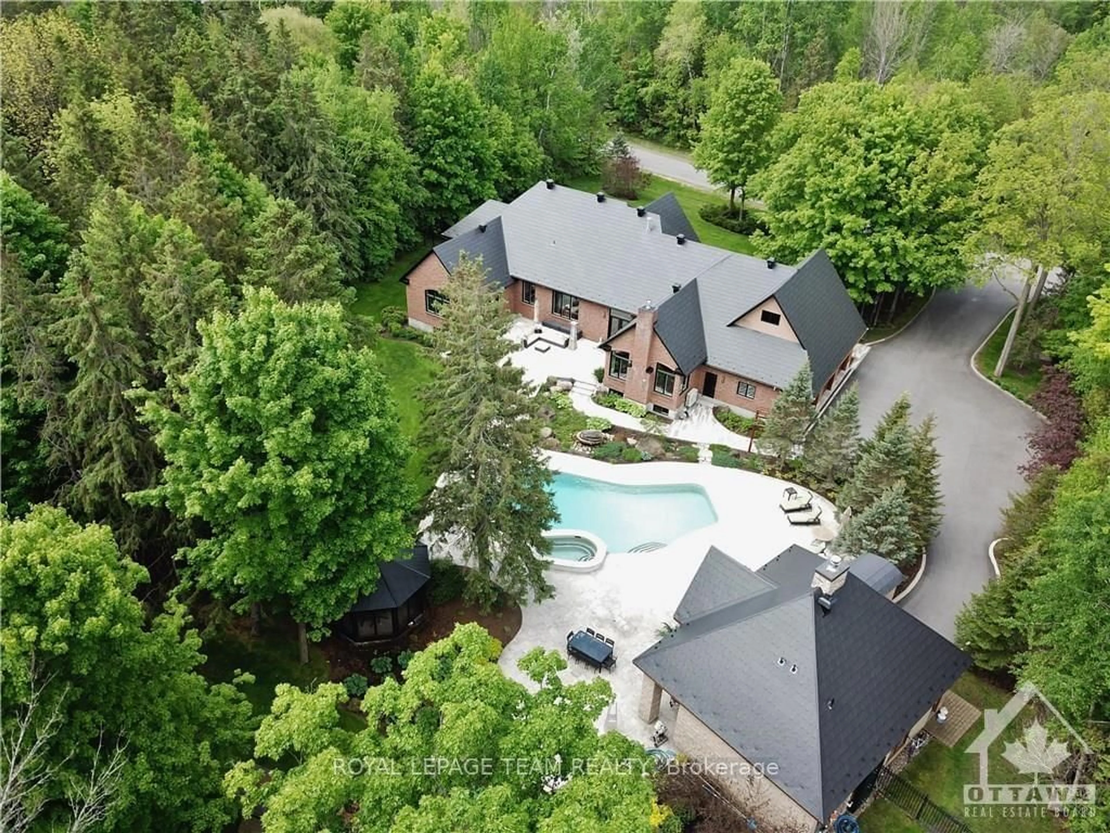 Indoor or outdoor pool for 5849 QUEENSCOURT Cres, Manotick - Kars - Rideau Twp and Area Ontario K4M 1K3