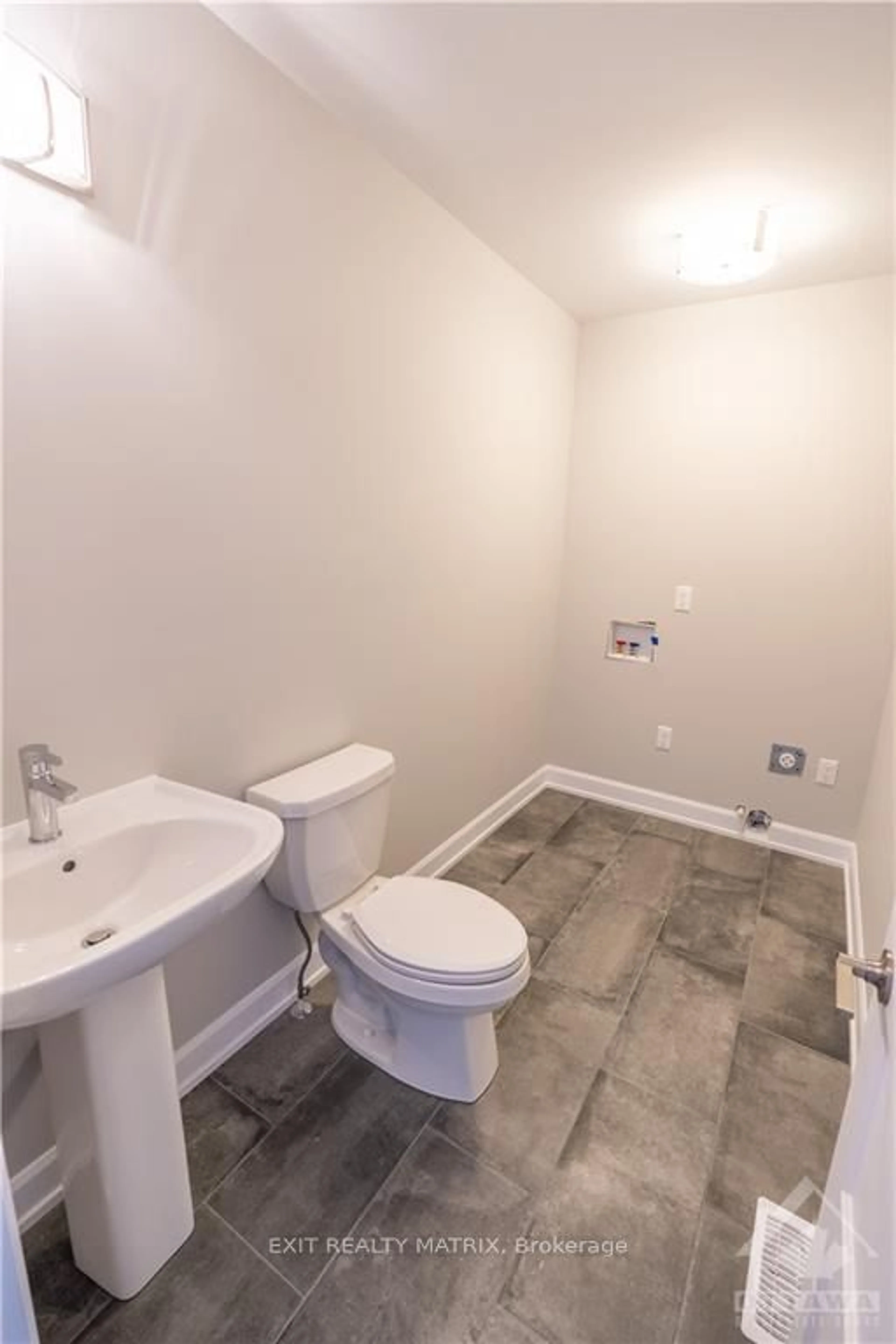 Standard bathroom, not visible floor for 1400 CAROLINE Crt, Cornwall Ontario K6H 0C5