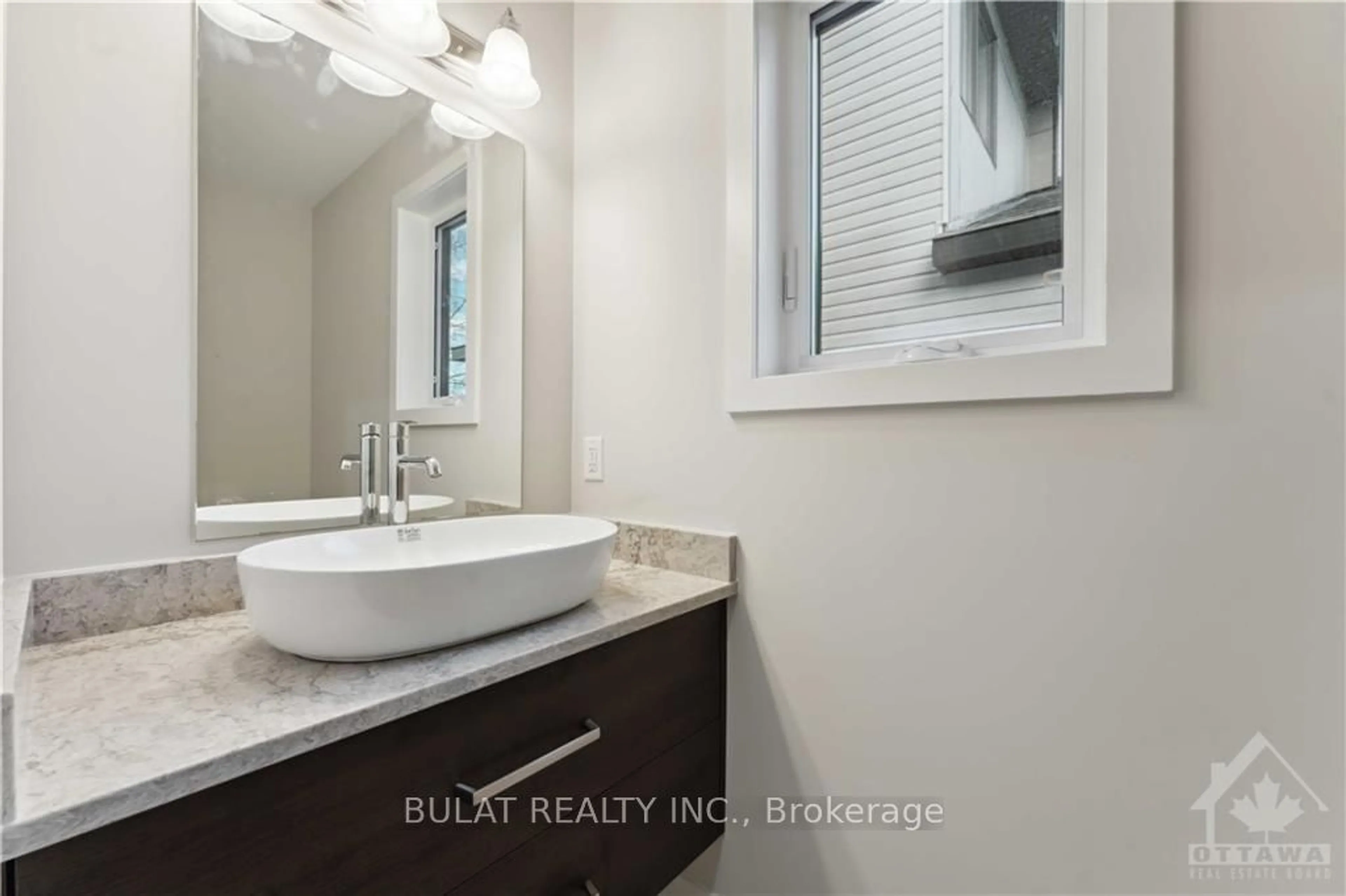 Contemporary bathroom, ceramic/tile floor for 1357 KITCHENER Ave, Hunt Club - South Keys and Area Ontario K1V 6W1