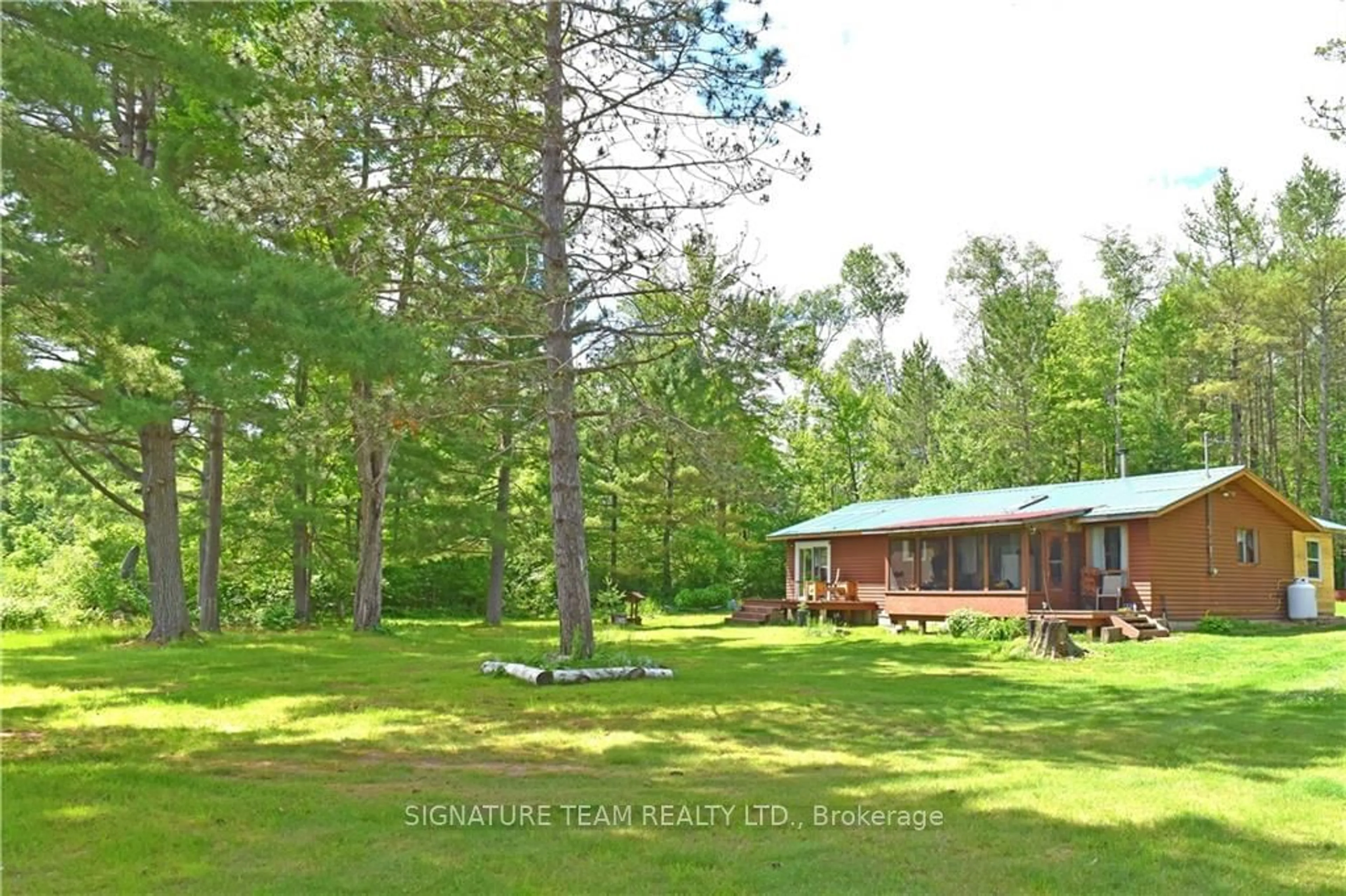 Patio, cottage for 165 BASIN DEPOT Rd, Madawaska Valley Ontario K0J 2A0