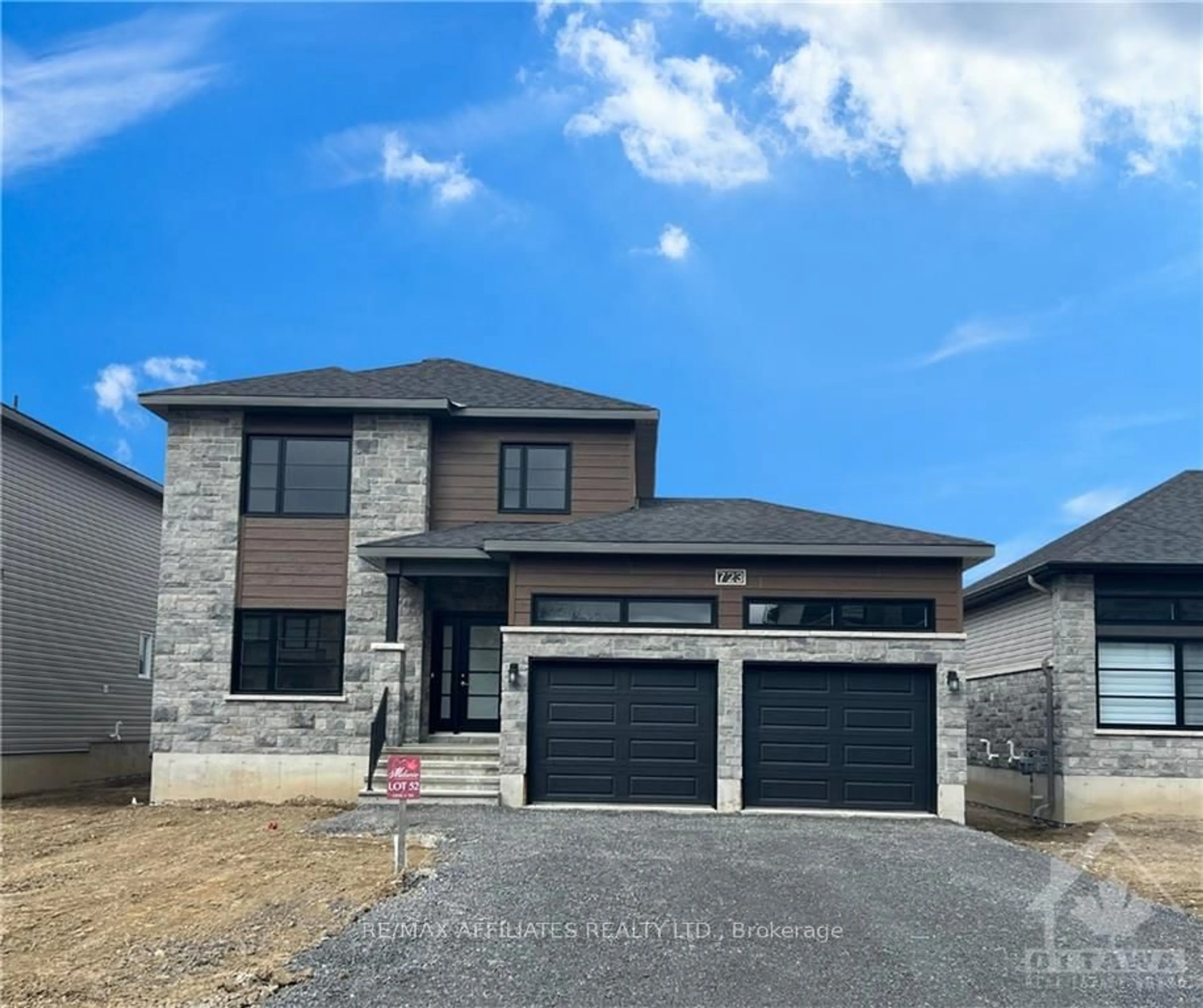 Frontside or backside of a home, the street view for 452 AURORA St, Russell Ontario K0A 1W0