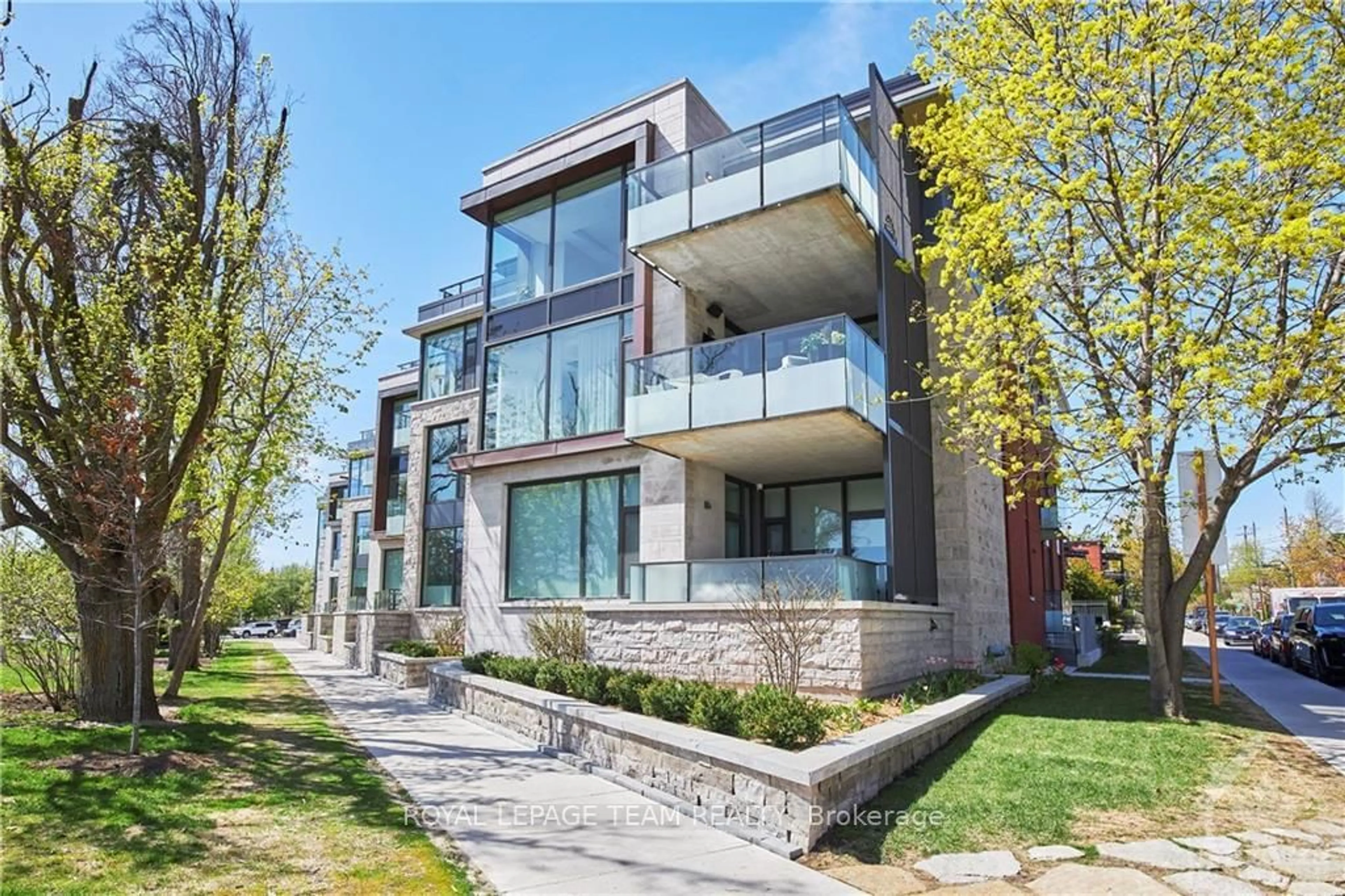 A pic from exterior of the house or condo, the front or back of building for 364 QUEEN ELIZABETH Dr #301, Glebe - Ottawa East and Area Ontario K1S 5W3