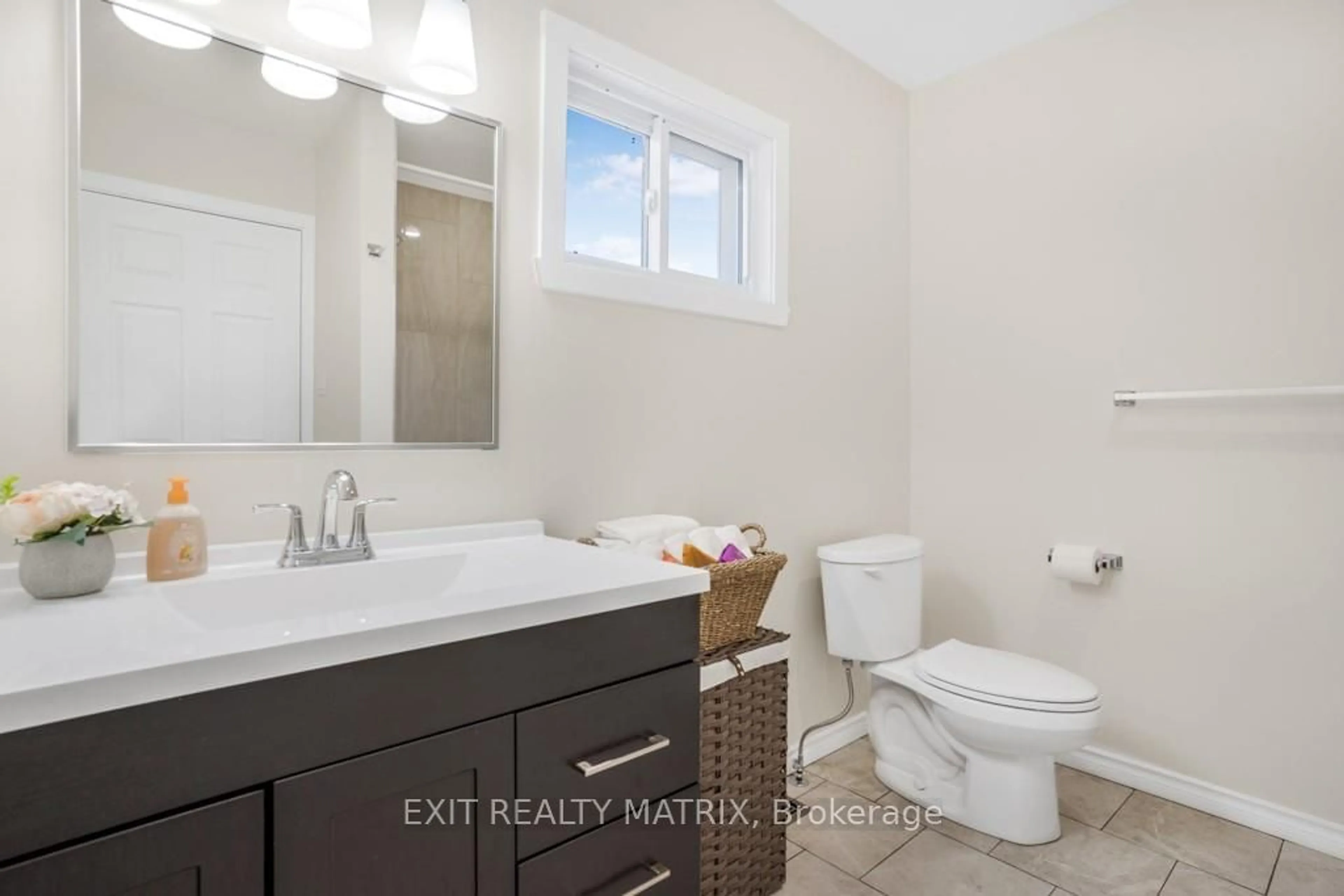 Contemporary bathroom, ceramic/tile floor for 19285B COUNTY RD 24 Rd, North Glengarry Ontario K0C 1J0