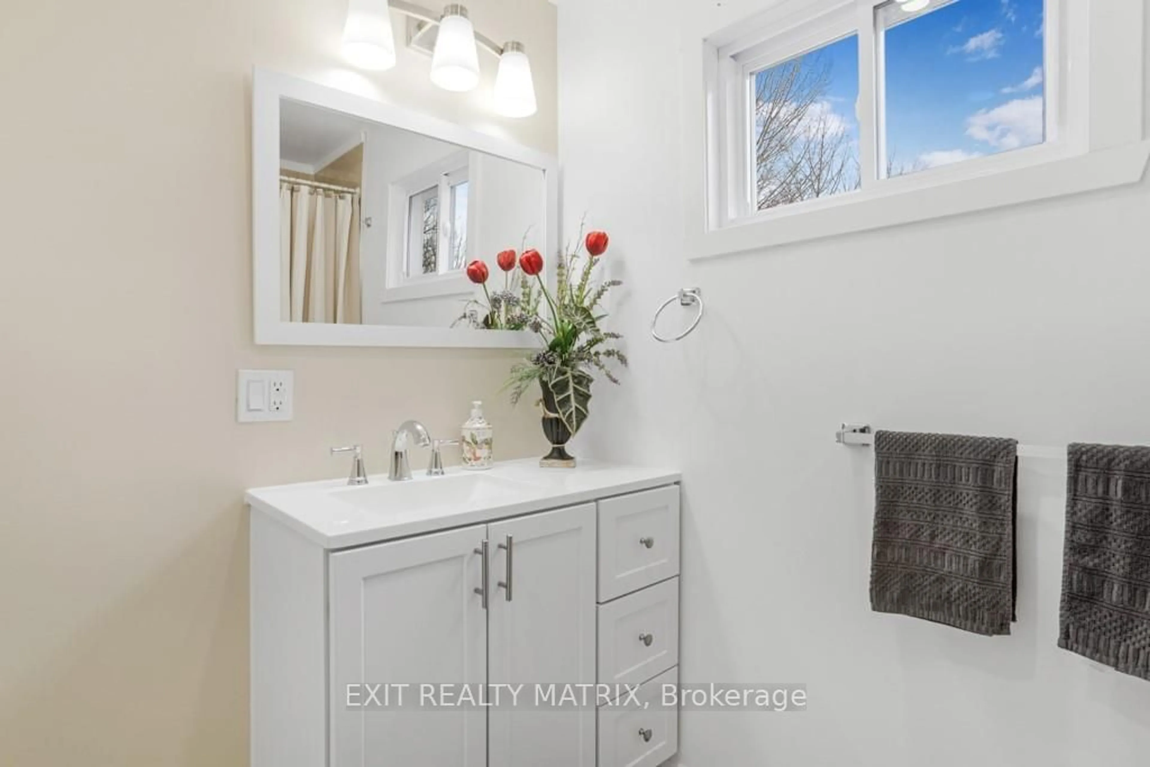 Standard bathroom, ceramic/tile floor for 19285B COUNTY RD 24 Rd, North Glengarry Ontario K0C 1J0