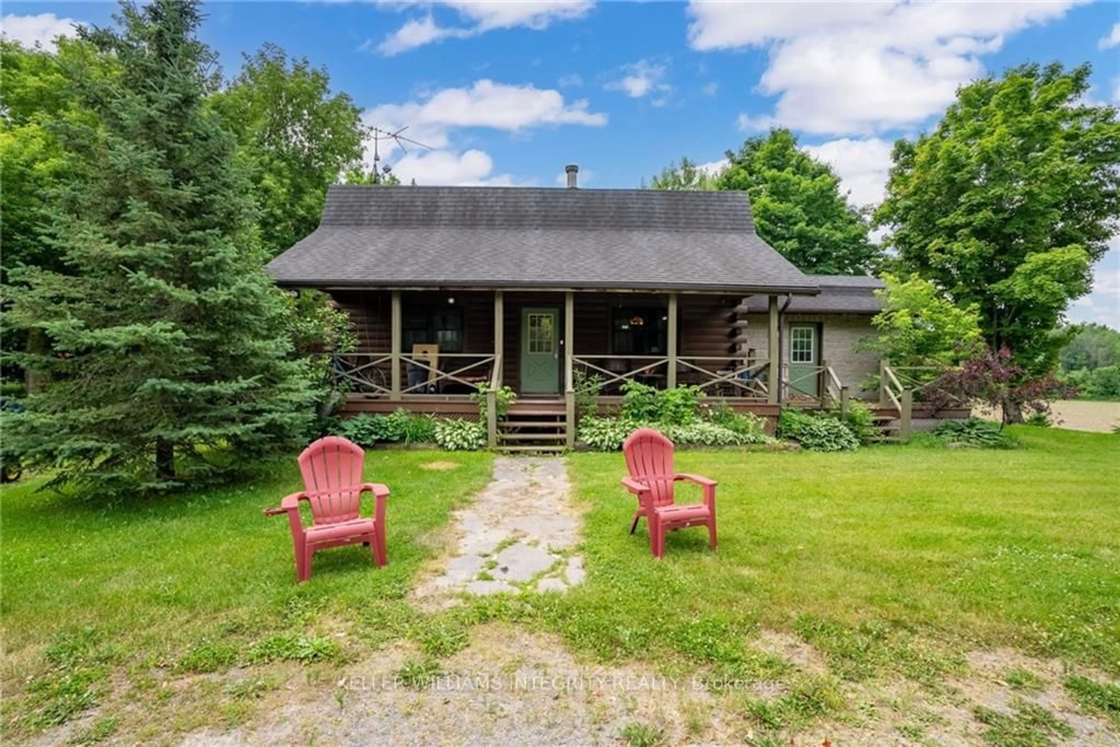 Patio, cottage for 4051 ZERAN Rd, South Stormont Ontario K0C 1Y0