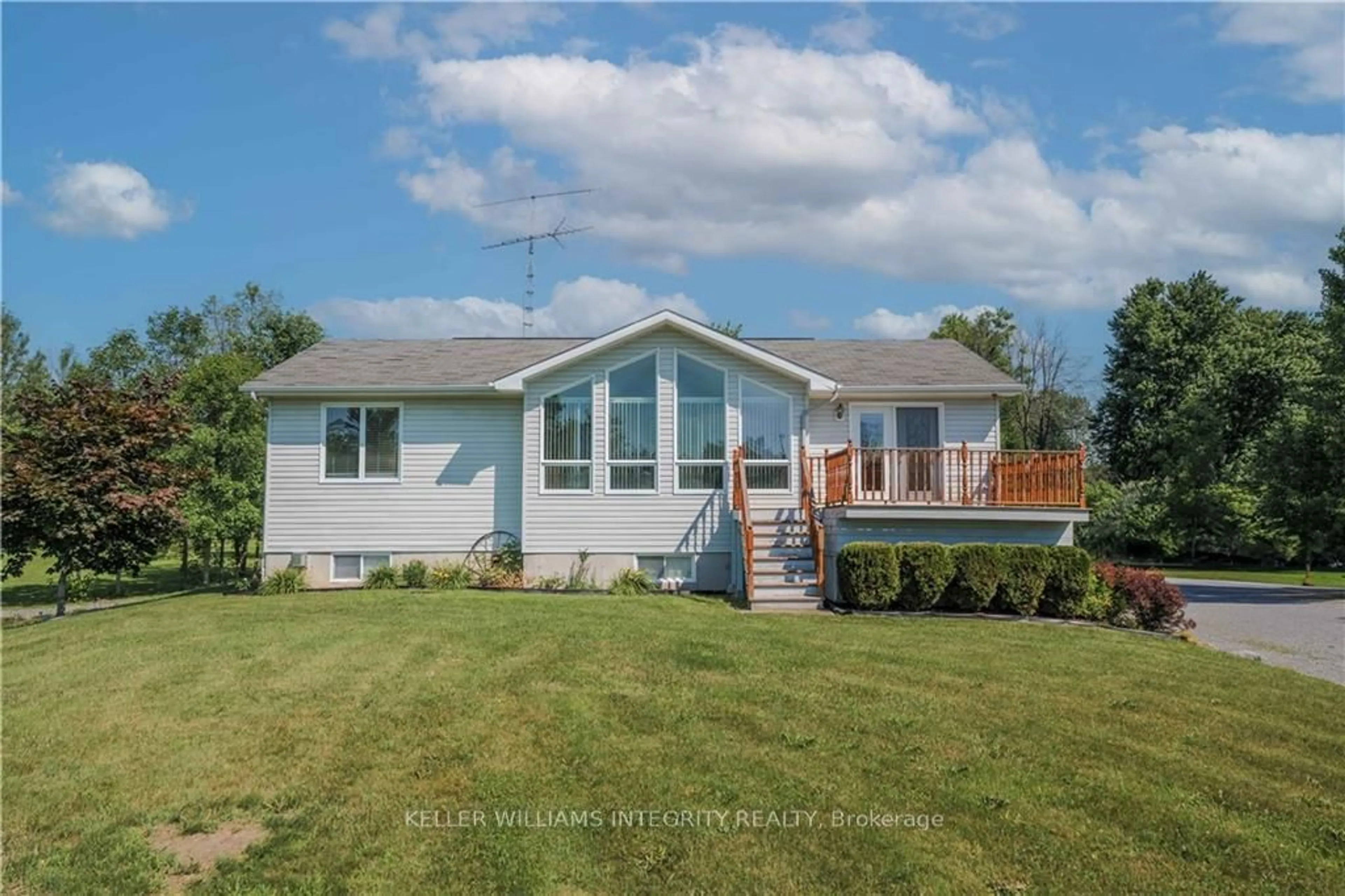 Home with vinyl exterior material, water/lake/river/ocean view for 14977 COUNTY RD 2 Rd, South Stormont Ontario K0C 1M0