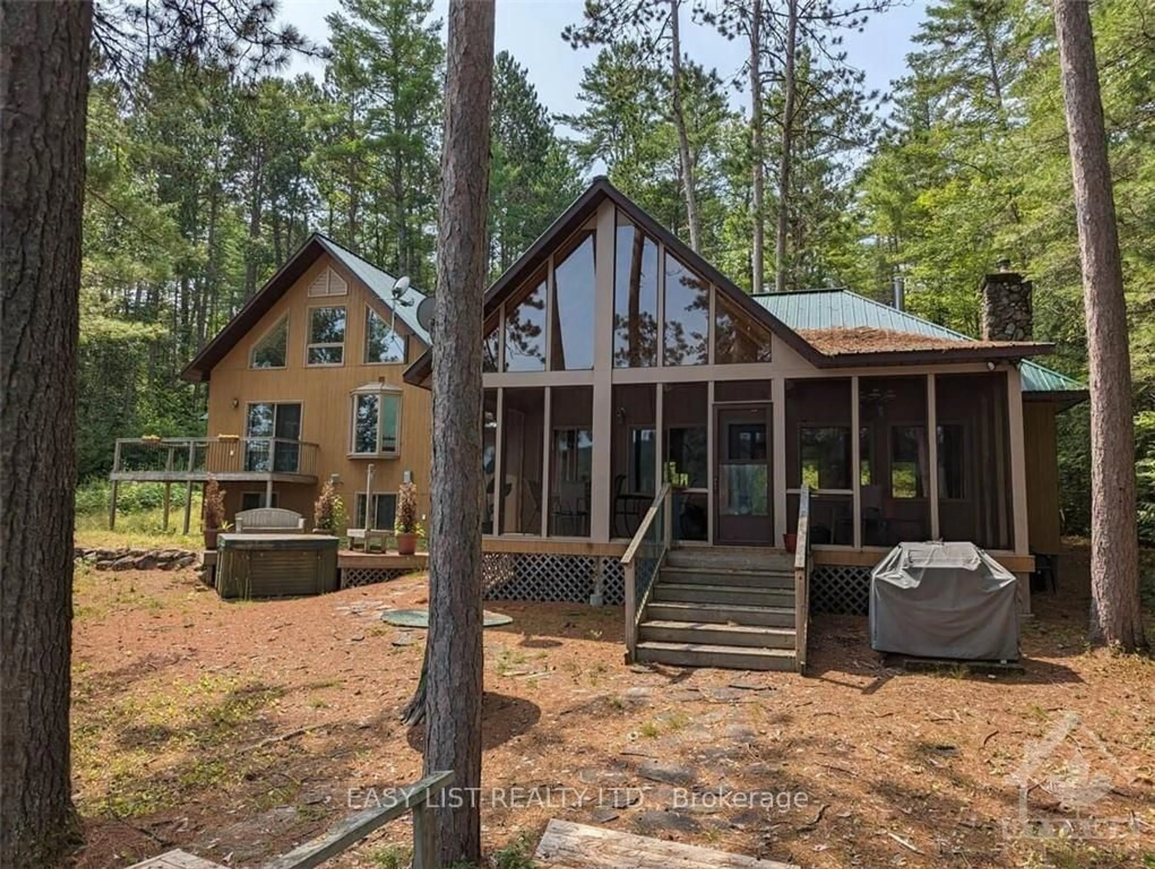 Frontside or backside of a home, cottage for 35692 Hwy 17, Laurentian Hills Ontario K0J 1P0