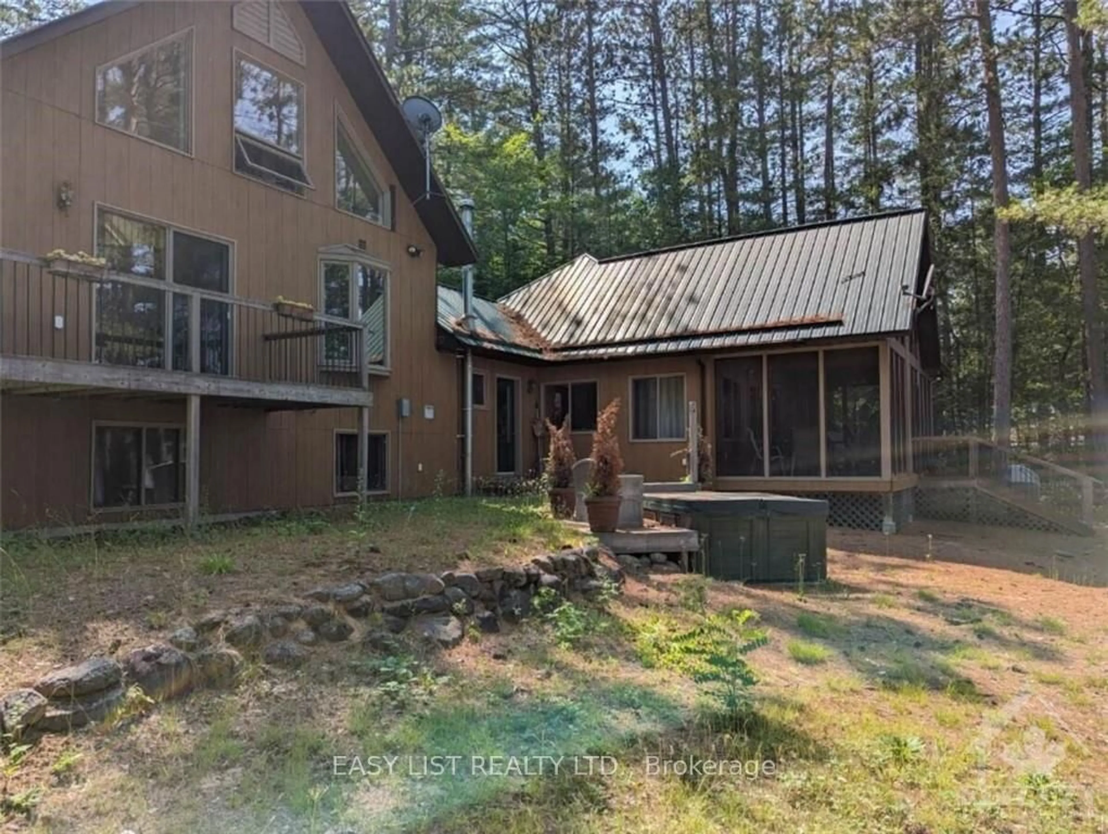 Frontside or backside of a home, cottage for 35692 Hwy 17, Laurentian Hills Ontario K0J 1P0