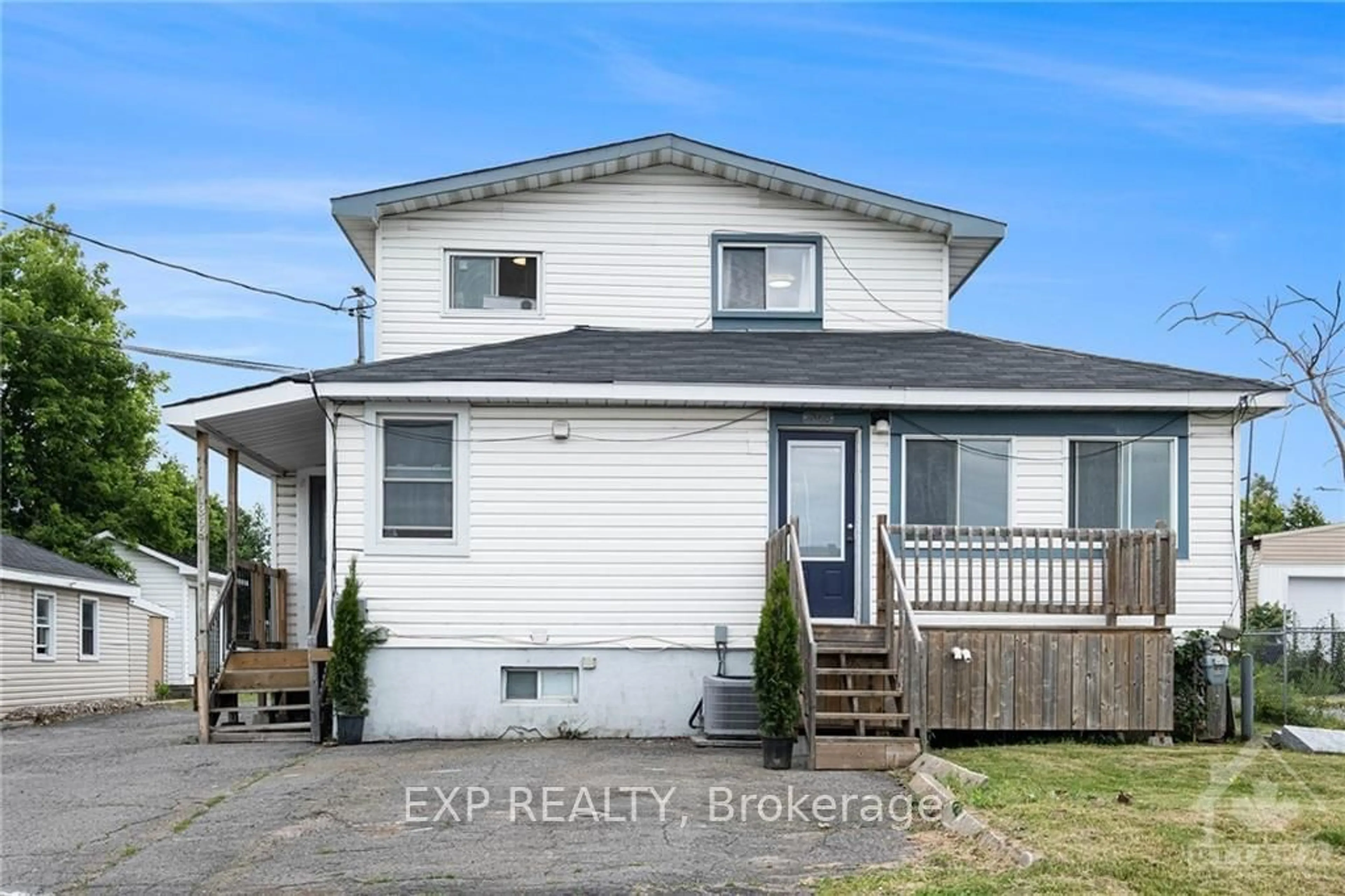 Frontside or backside of a home, the front or back of building for 1368 LABRIE Ave, Cyrville - Carson Grove - Pineview Ontario K1B 3M1