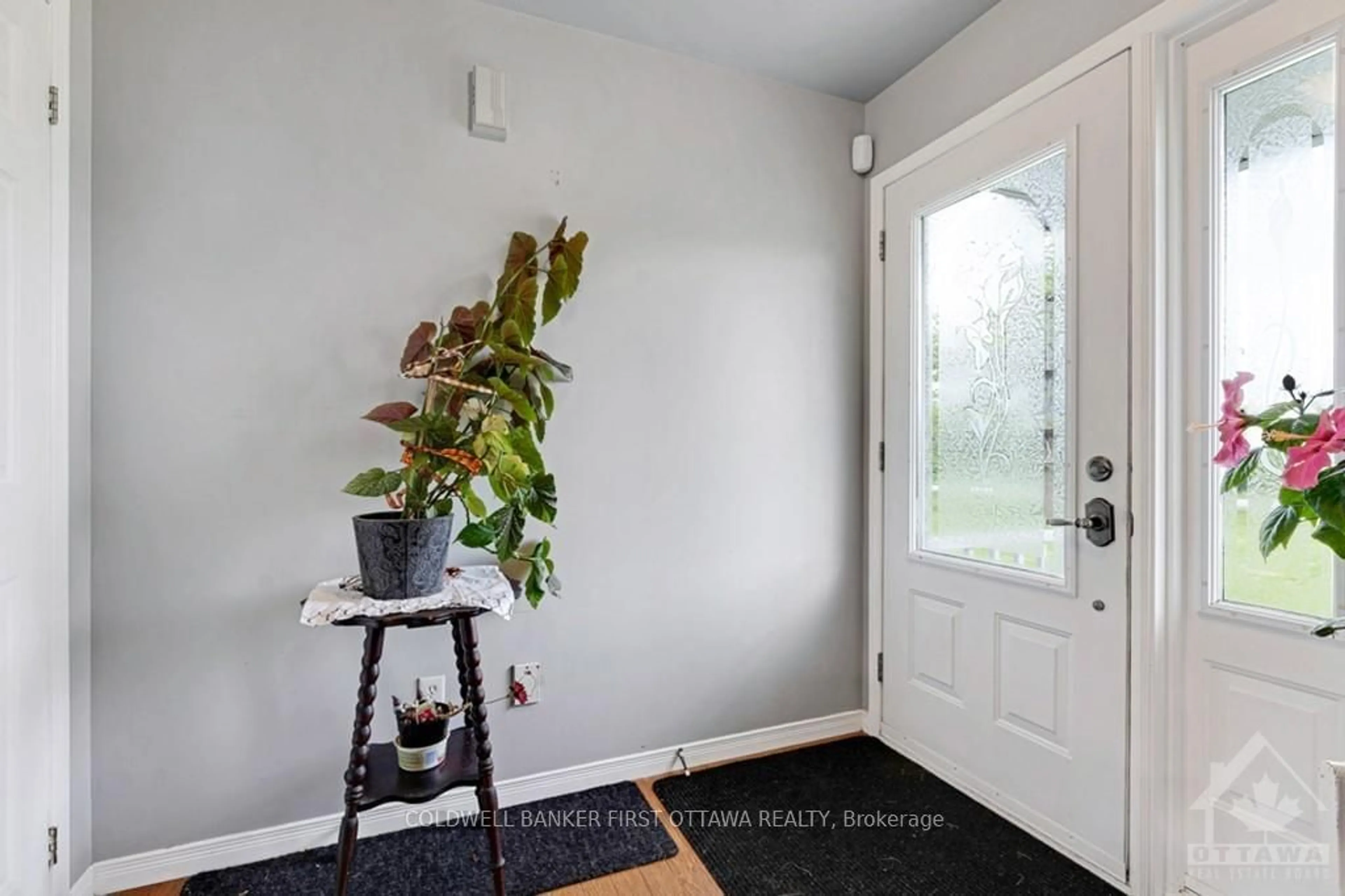 Indoor entryway, wood floors for 109 COUNTY ROAD 1 Rd, Elizabethtown-Kitley Ontario K0G 1Y0