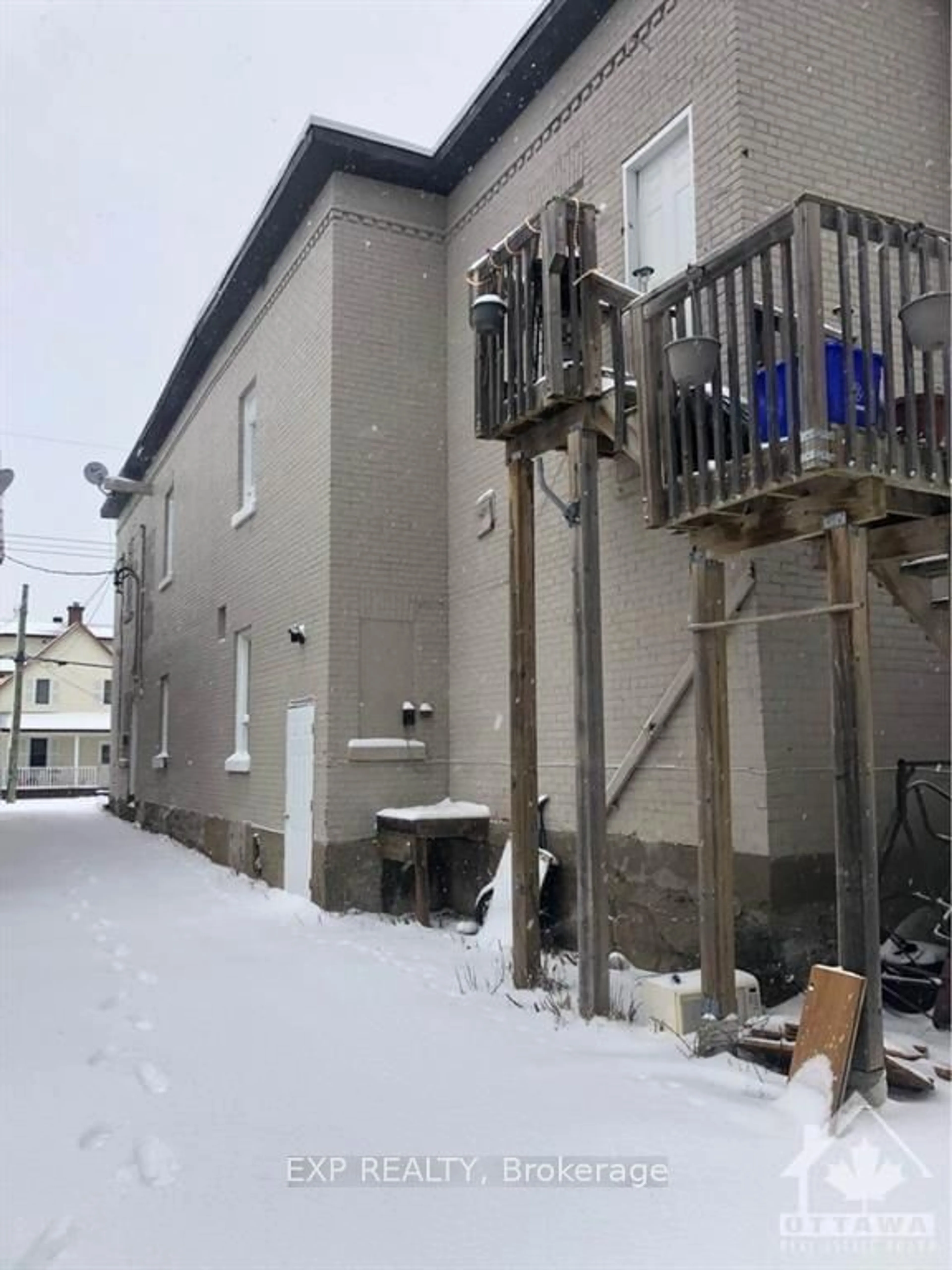 A pic from exterior of the house or condo, the street view for 390 MILLER St, Pembroke Ontario K8A 5Z1