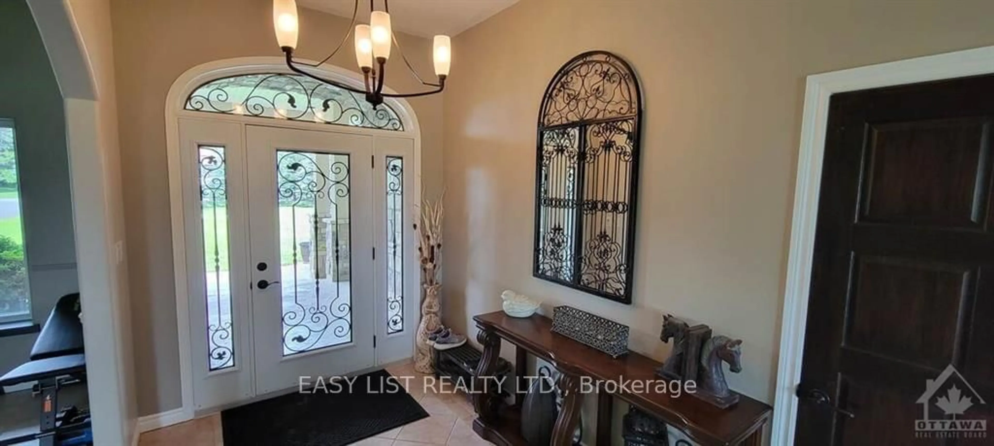 Indoor entryway, wood floors for 15886 MANNING Rd, South Stormont Ontario K0C 1M0