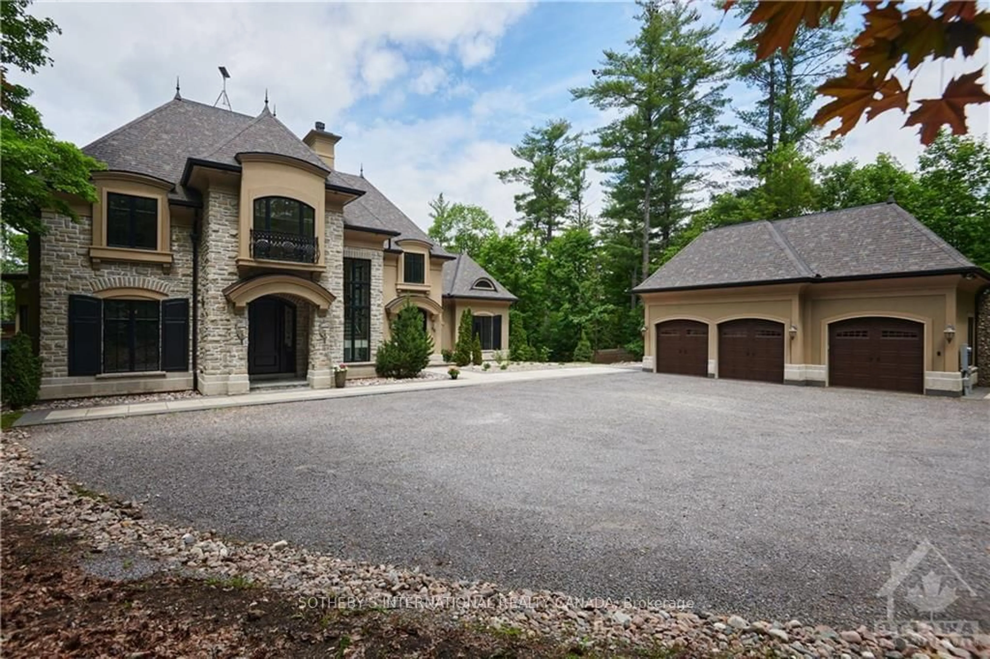 Indoor foyer, cement floor for 106 LORLEI Dr, McNab/Braeside Ontario K0A 3L0