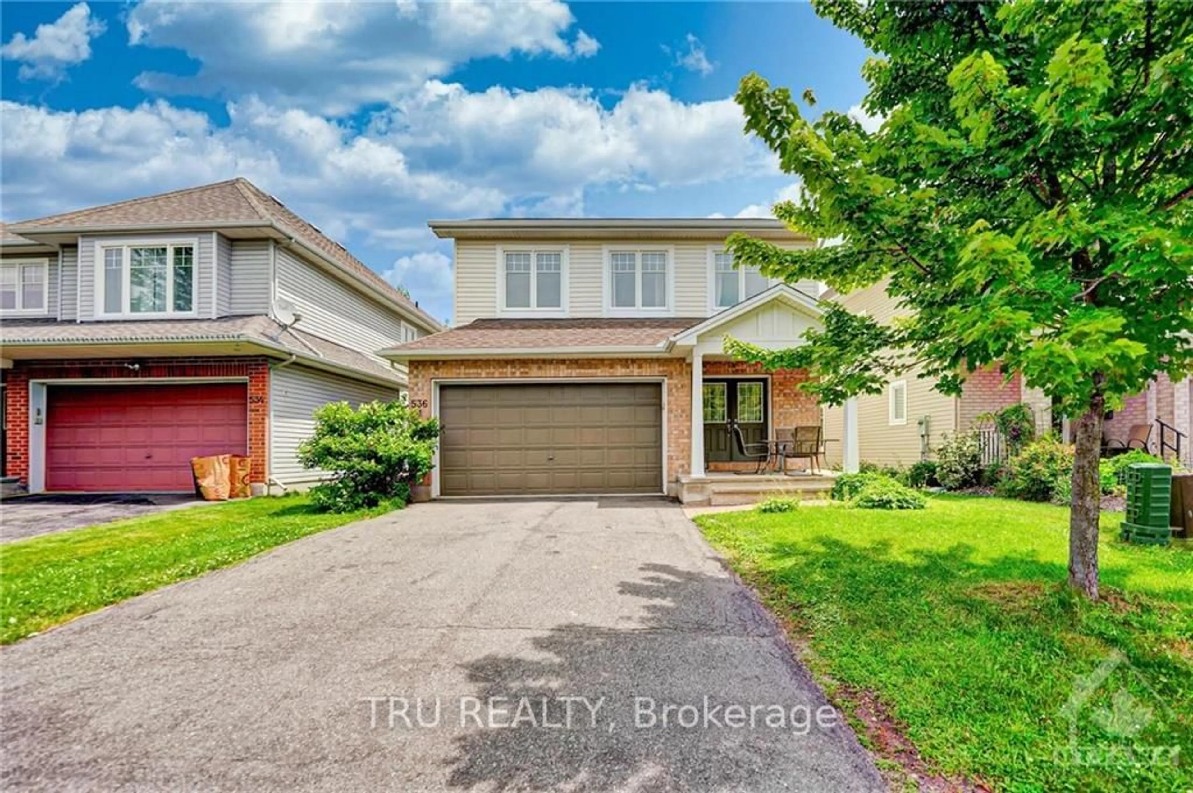 Frontside or backside of a home, the street view for 536 GOLDEN SEDGE Way, Blossom Park - Airport and Area Ontario K1T 0G5