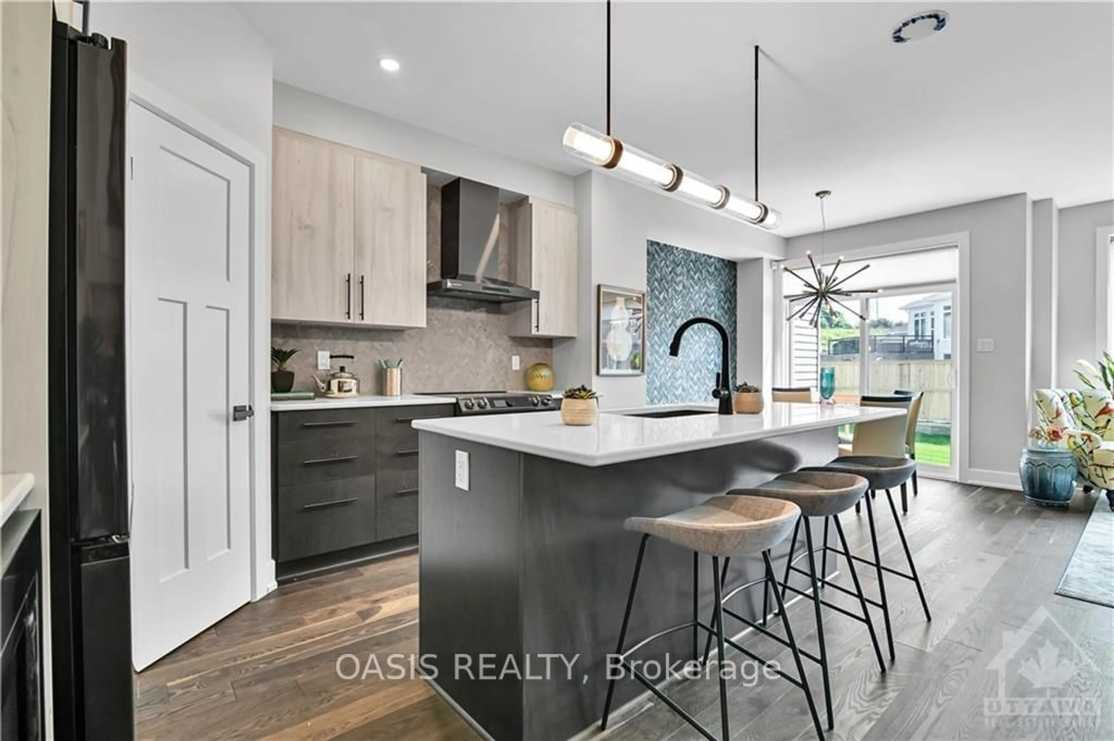 Open concept kitchen for 737 MAVERICK Cres, Stittsville - Munster - Richmond Ontario K2S 2X1