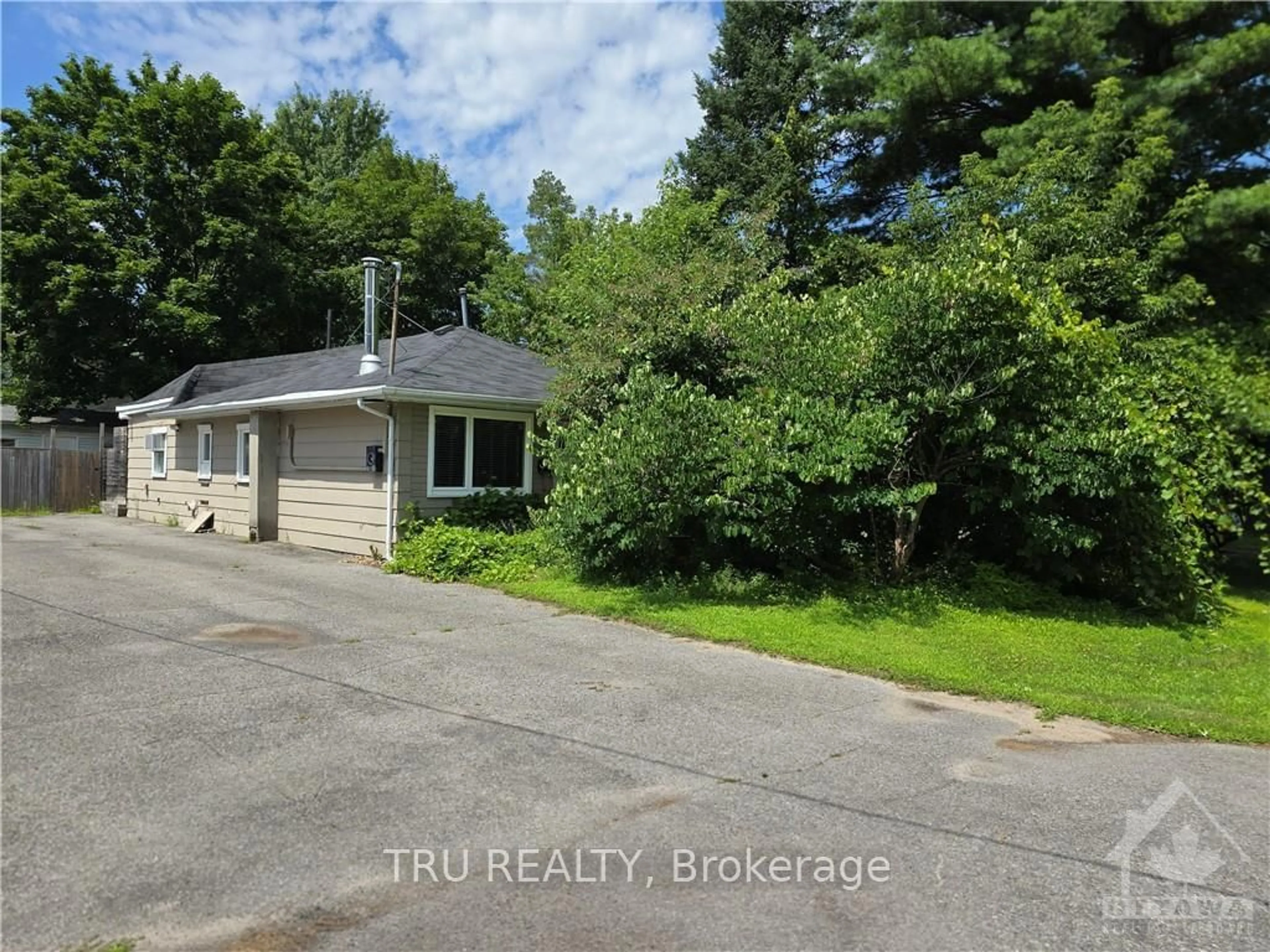 Frontside or backside of a home, cottage for 74 BOYCE Ave, Britannia - Lincoln Heights and Area Ontario K2B 6J2