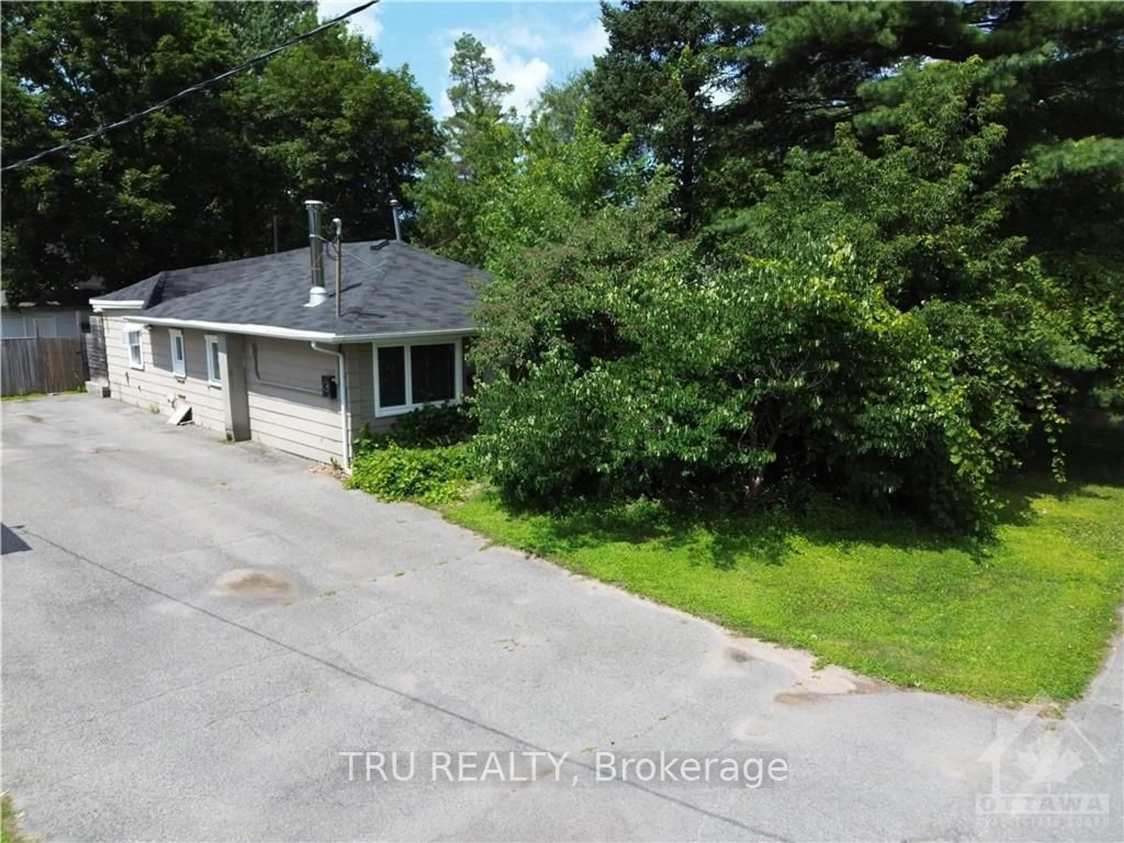 Frontside or backside of a home, the street view for 74 BOYCE Ave, Britannia - Lincoln Heights and Area Ontario K2B 6J2