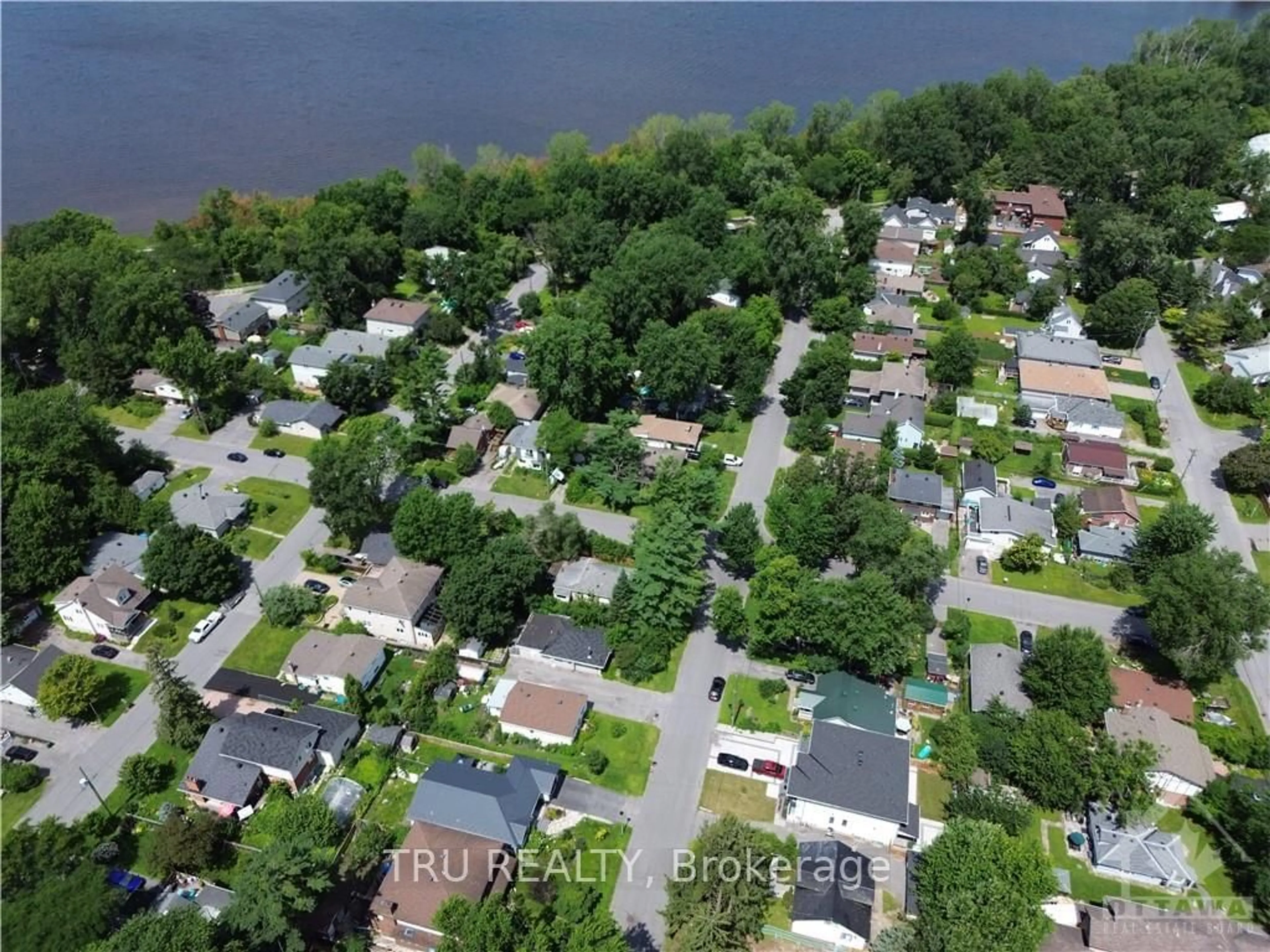 Frontside or backside of a home, the street view for 74 BOYCE Ave, Britannia - Lincoln Heights and Area Ontario K2B 6J2