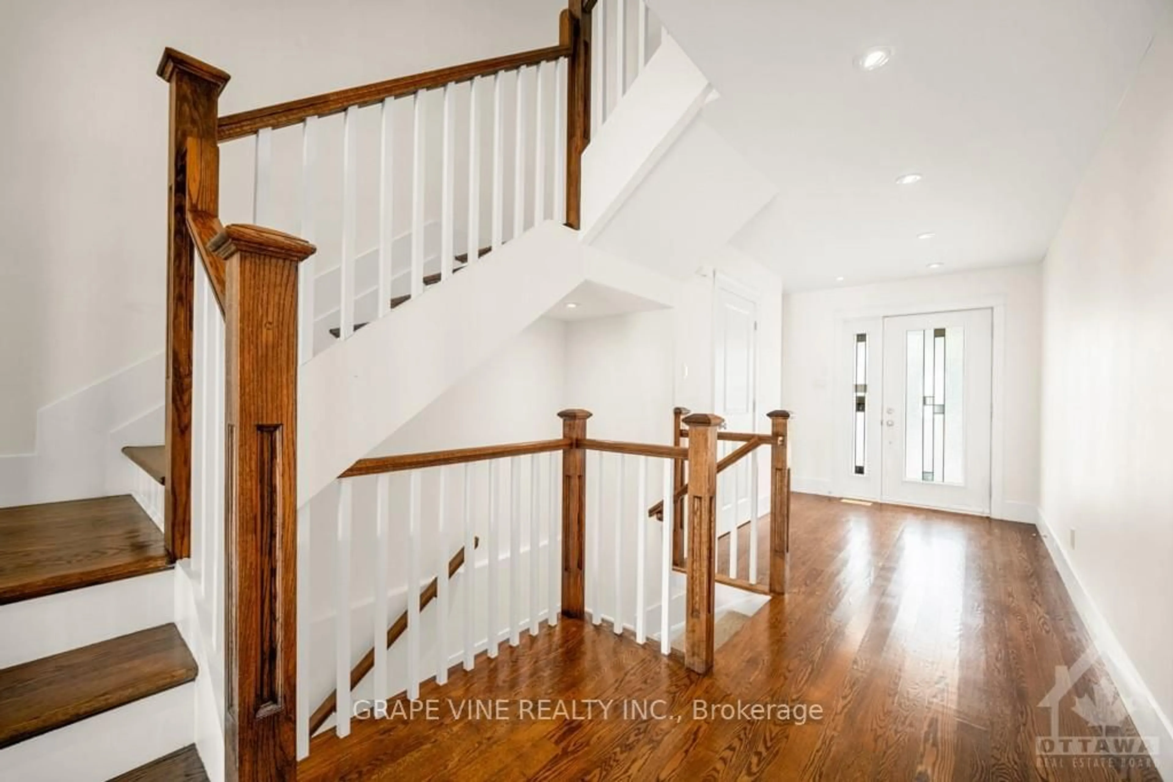 Indoor entryway, wood floors for 136 MONTAUK, Mooneys Bay - Carleton Heights and Area Ontario K2C 3L1