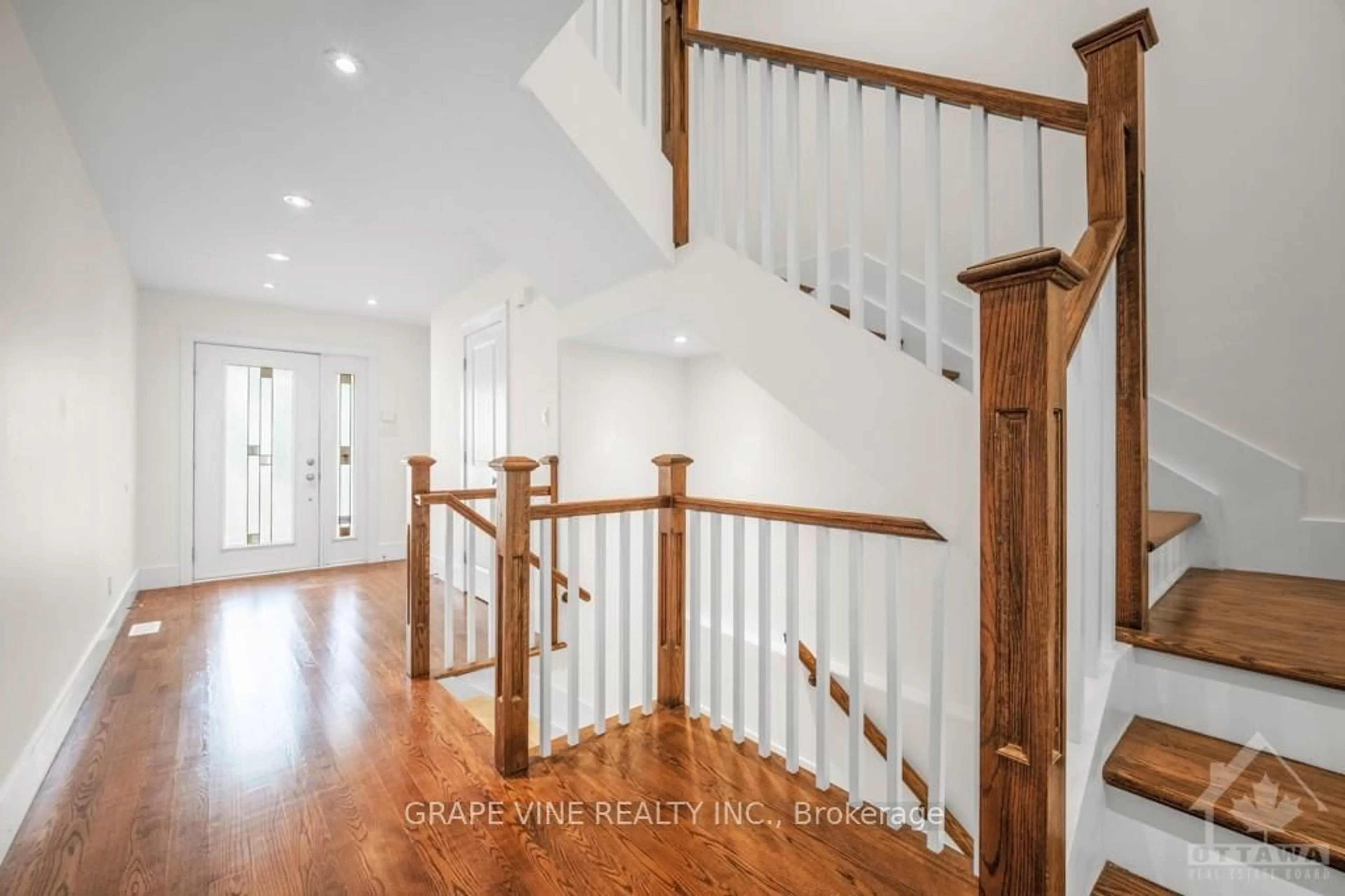 Stairs for 109 MONTAUK, Mooneys Bay - Carleton Heights and Area Ontario K2C 3L1