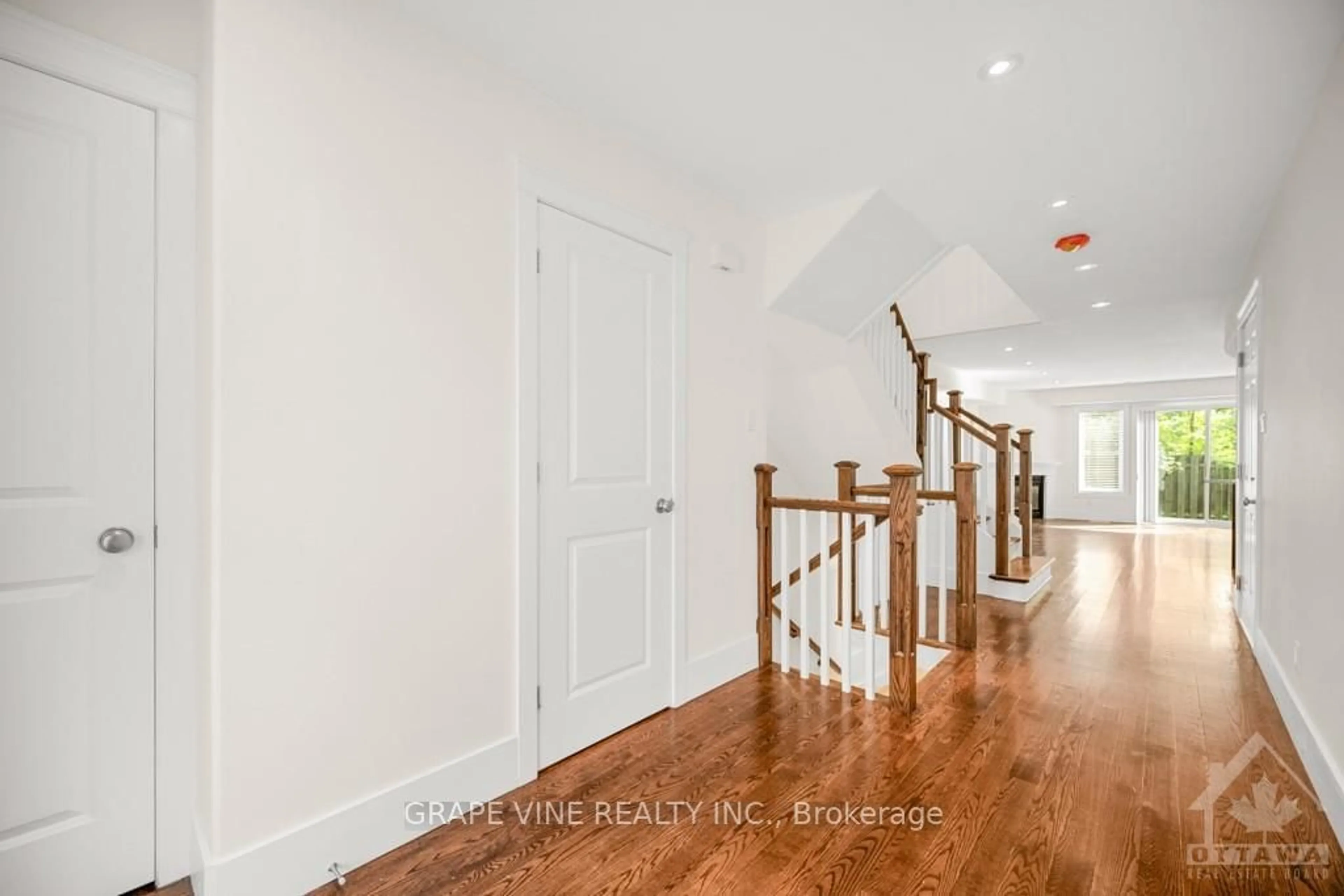 Indoor foyer, wood floors for 109 MONTAUK, Mooneys Bay - Carleton Heights and Area Ontario K2C 3L1